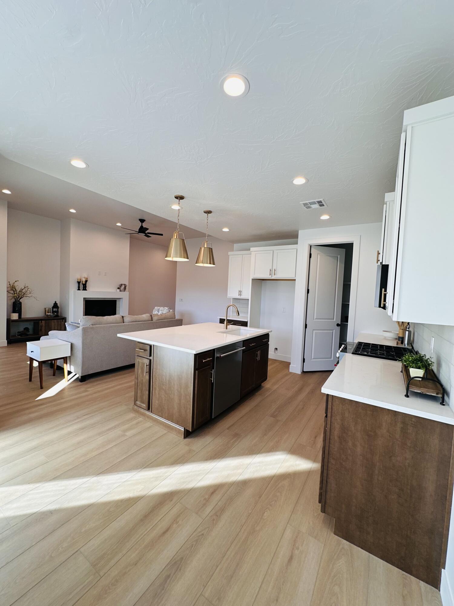 ROSALIA RIDGE AT DIVARIO - Residential