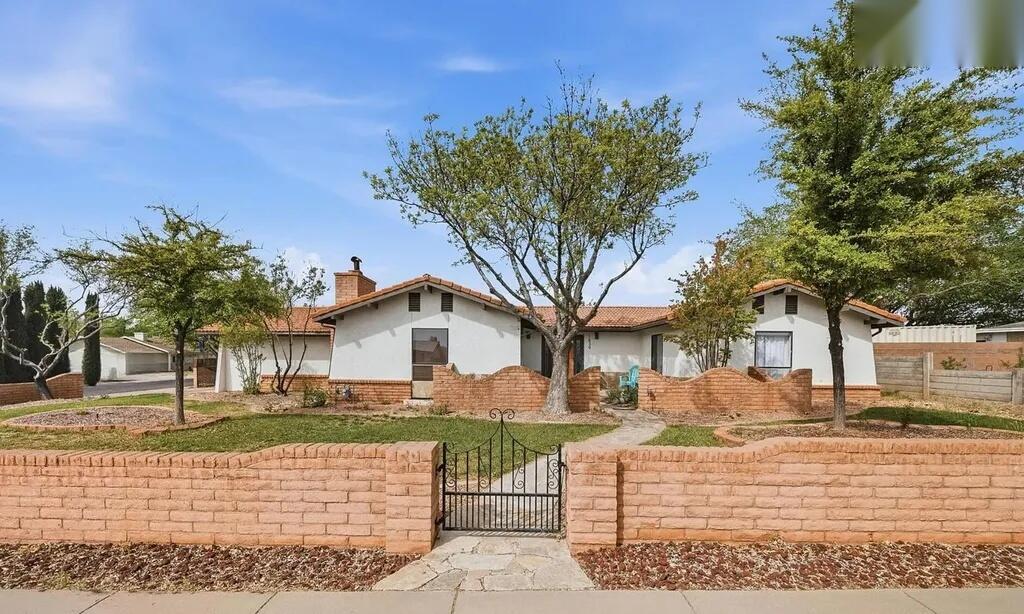 Beautiful Santa Clara home on a corner lot and a basement apartment offering great flexibility for multi-generational living or potential rental income! This 4 bed, 3 bath home features 2,627 sq ft on a spacious .27 acre lot with multiple living areas, tons of natural light, mature landscaping, and ample parking. Located in a quiet, desirable neighborhood close to parks, trails, schools, shopping, and outdoor recreation. Buyer to verify all information, deemed reliable but not guaranteed.