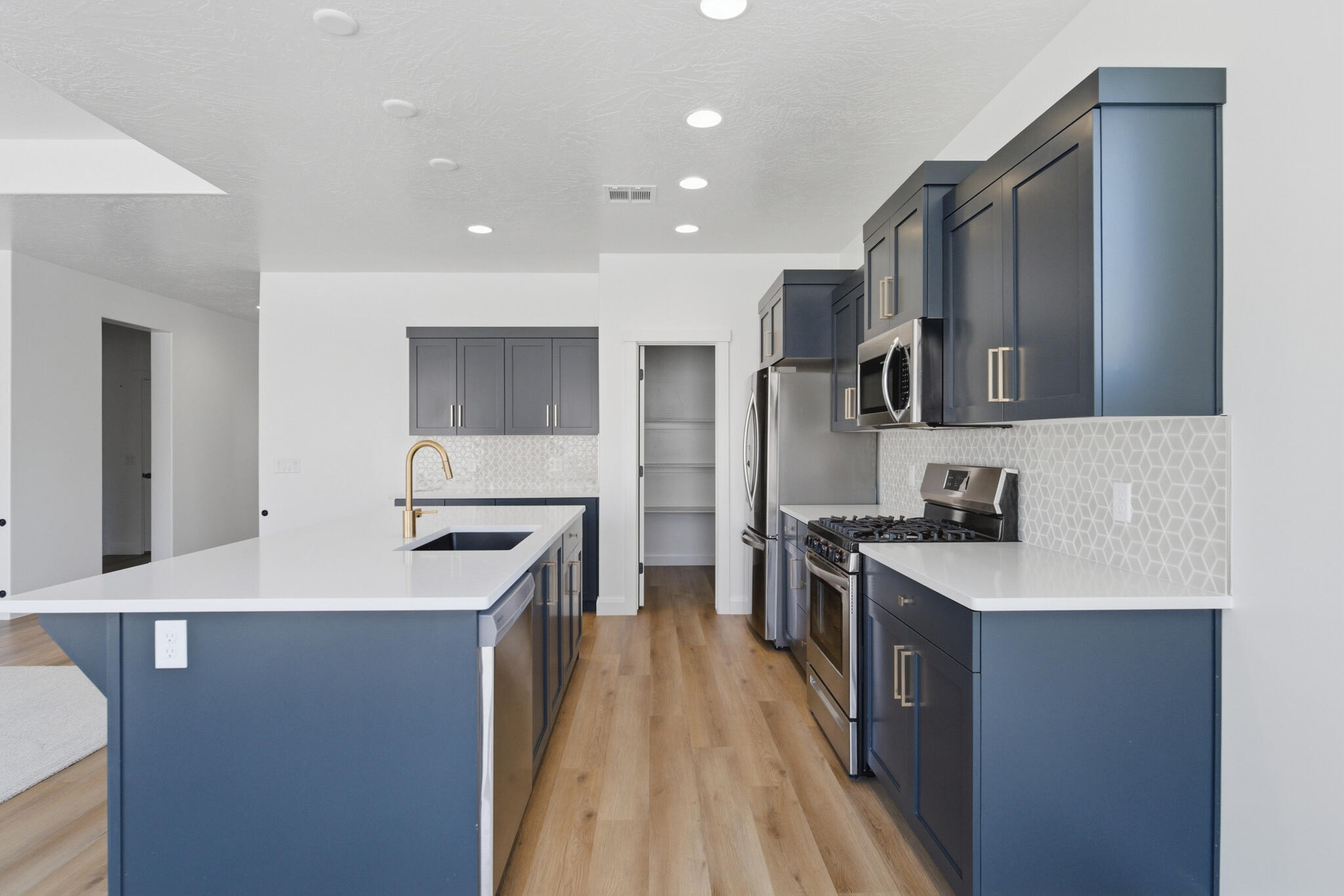DESERT VISTA - Residential