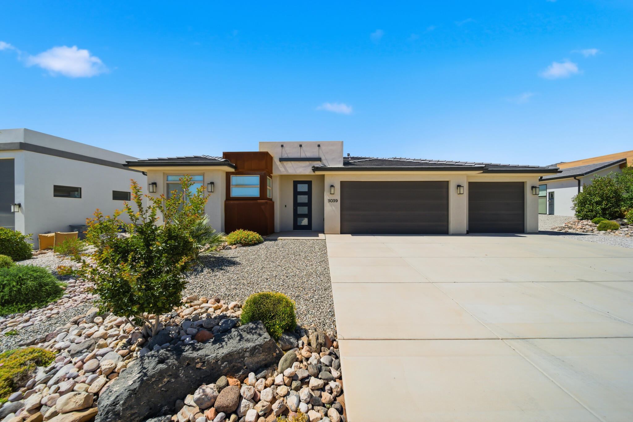 DESERT VISTA - Residential