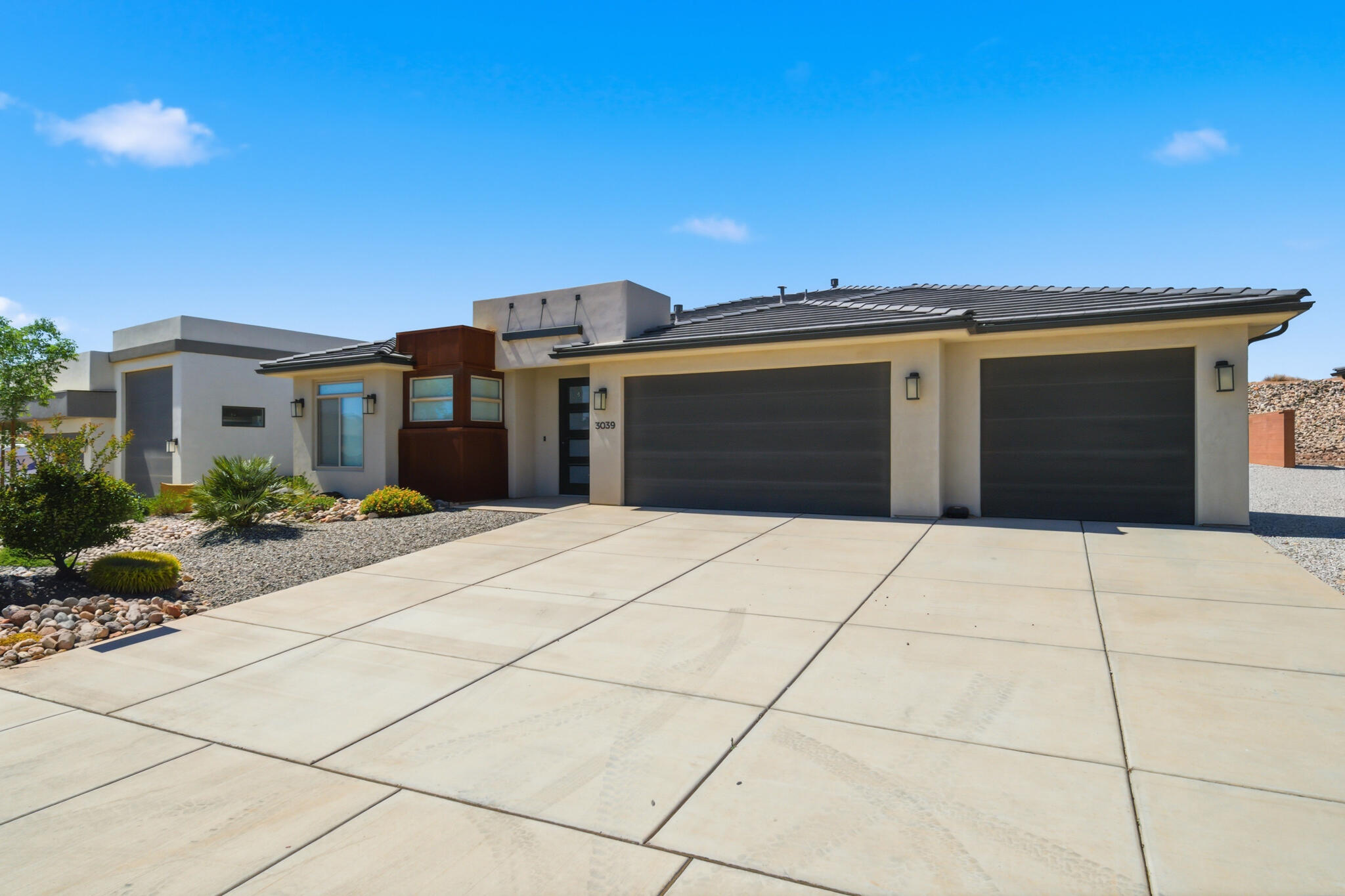 DESERT VISTA - Residential