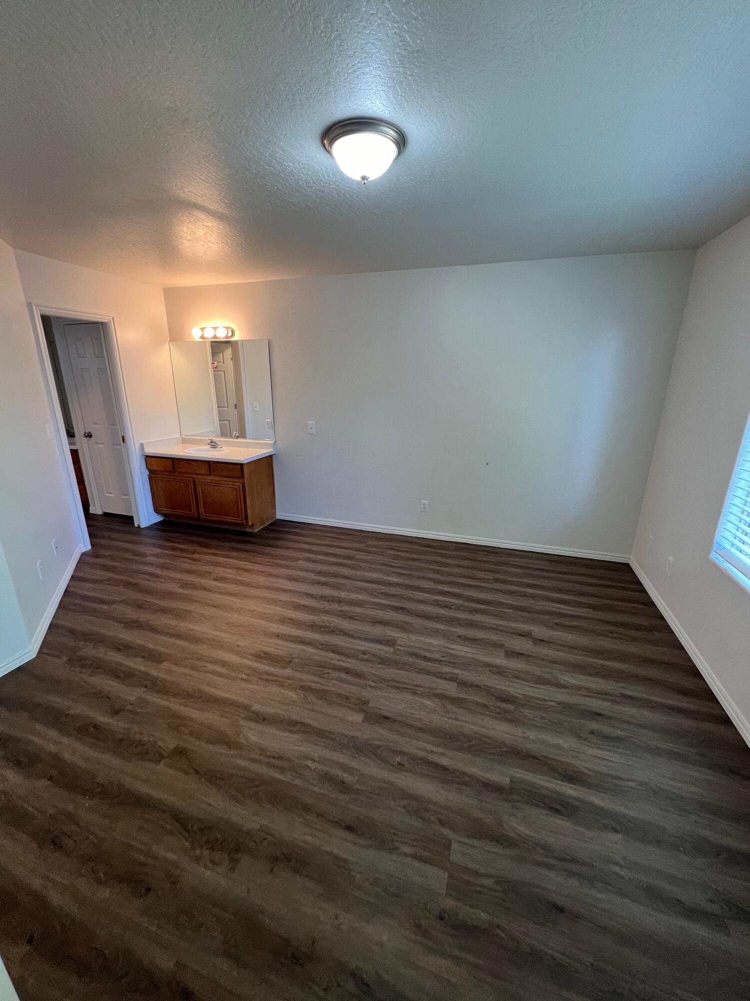 EASTMONT ACRES - Residential Income