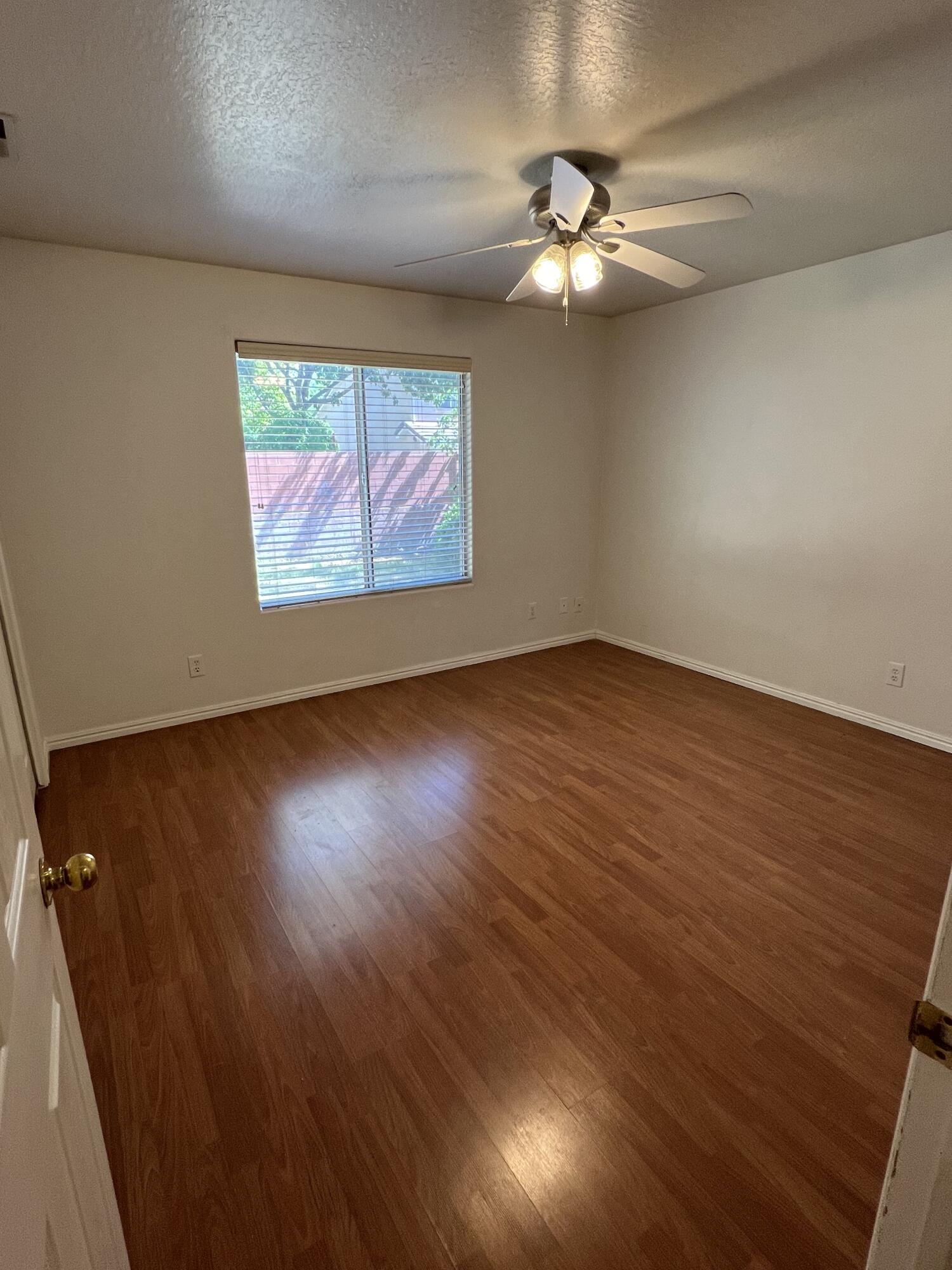 EASTMONT ACRES - Residential Income