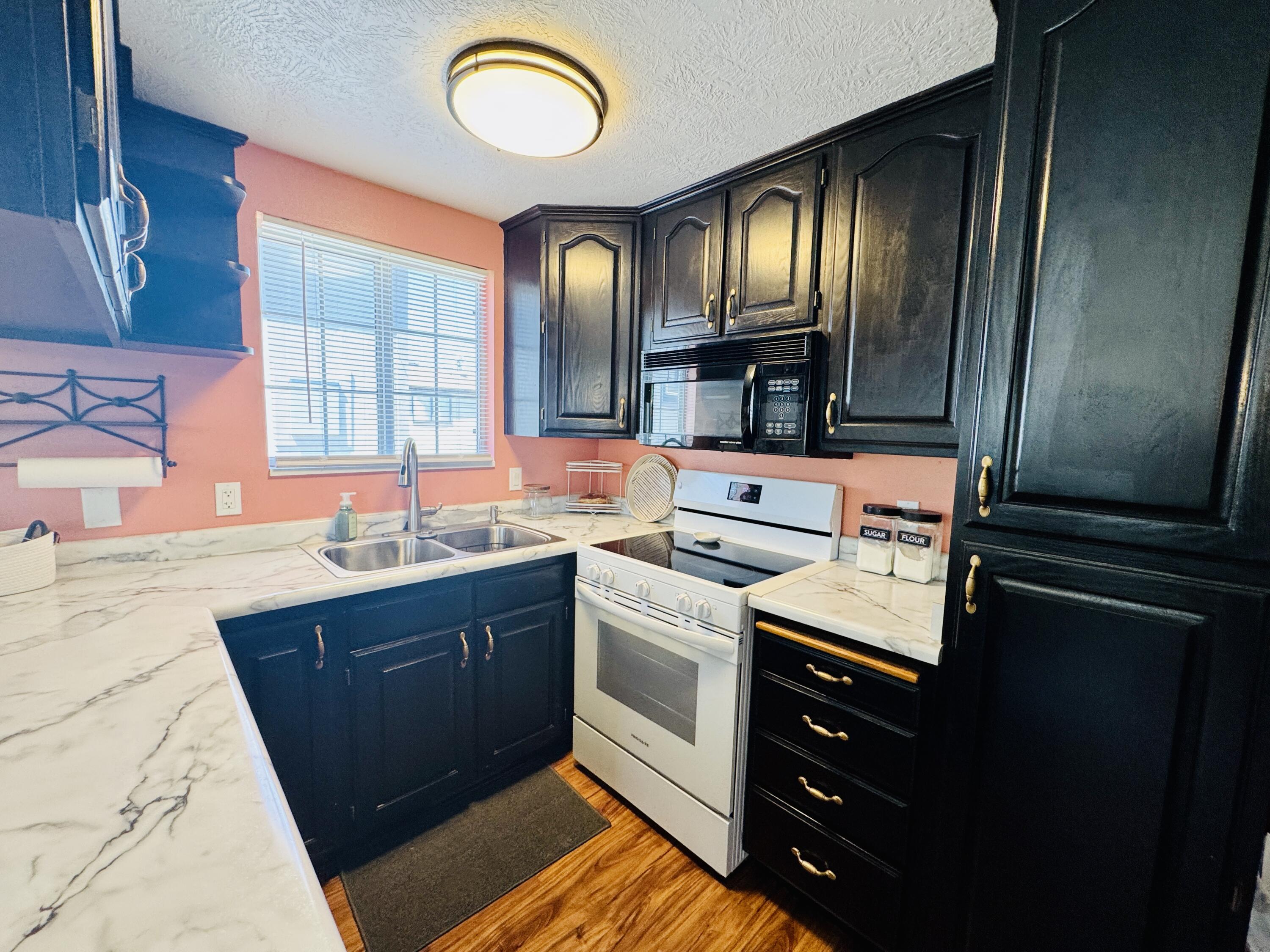 CANYON BREEZE RV RESORT - Residential