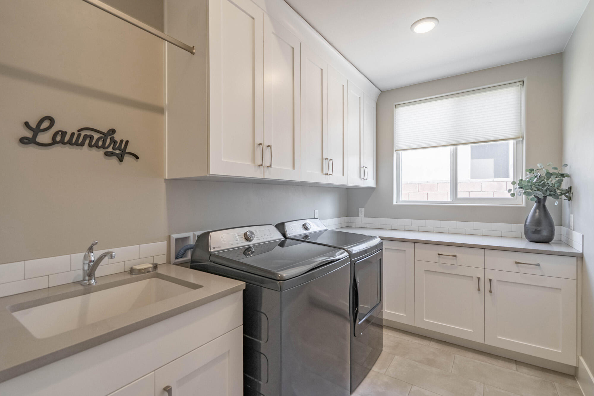 LEDGES OF SG HIDDEN PINYON - Residential