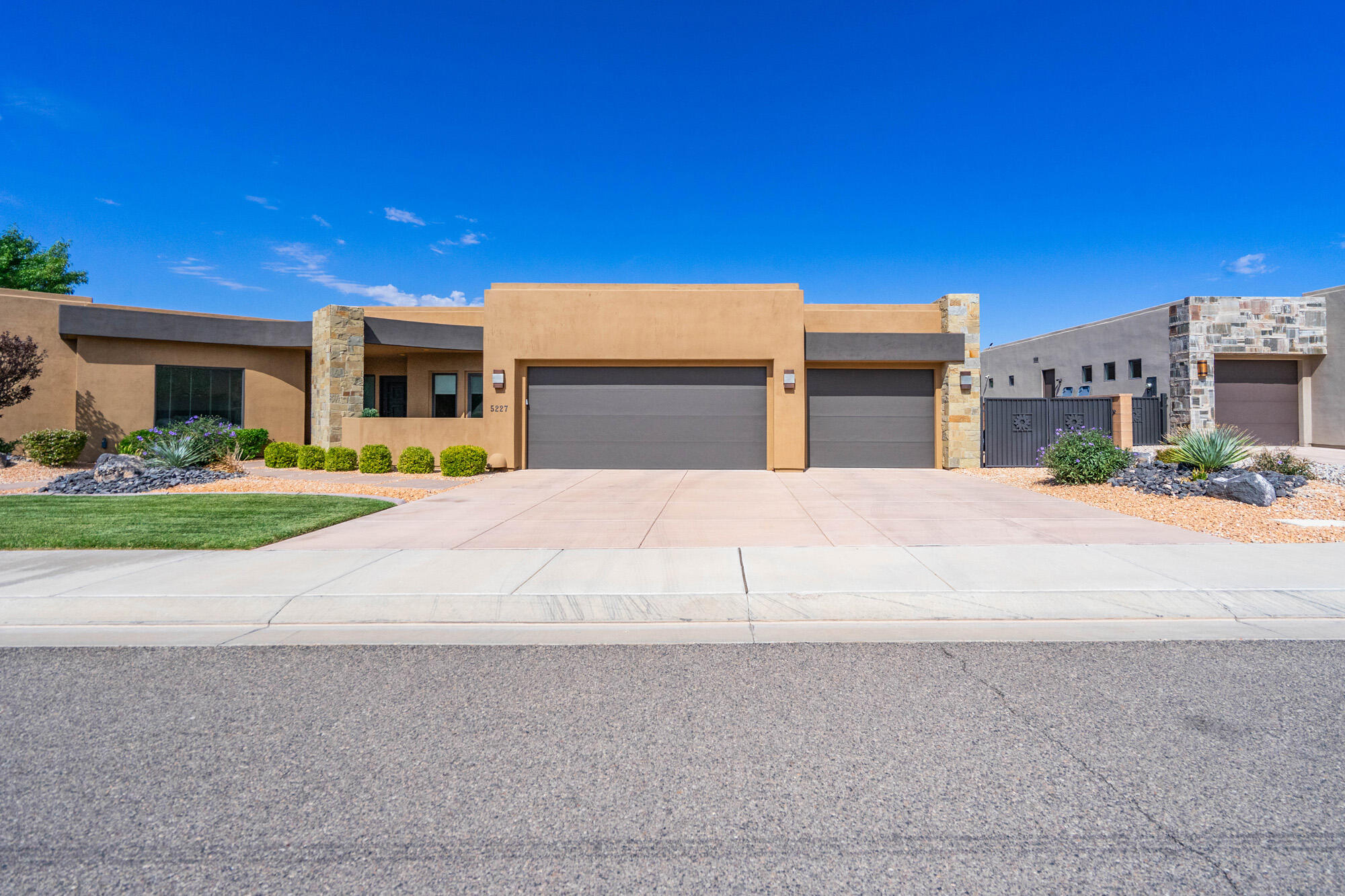 LEDGES OF SG HIDDEN PINYON - Residential