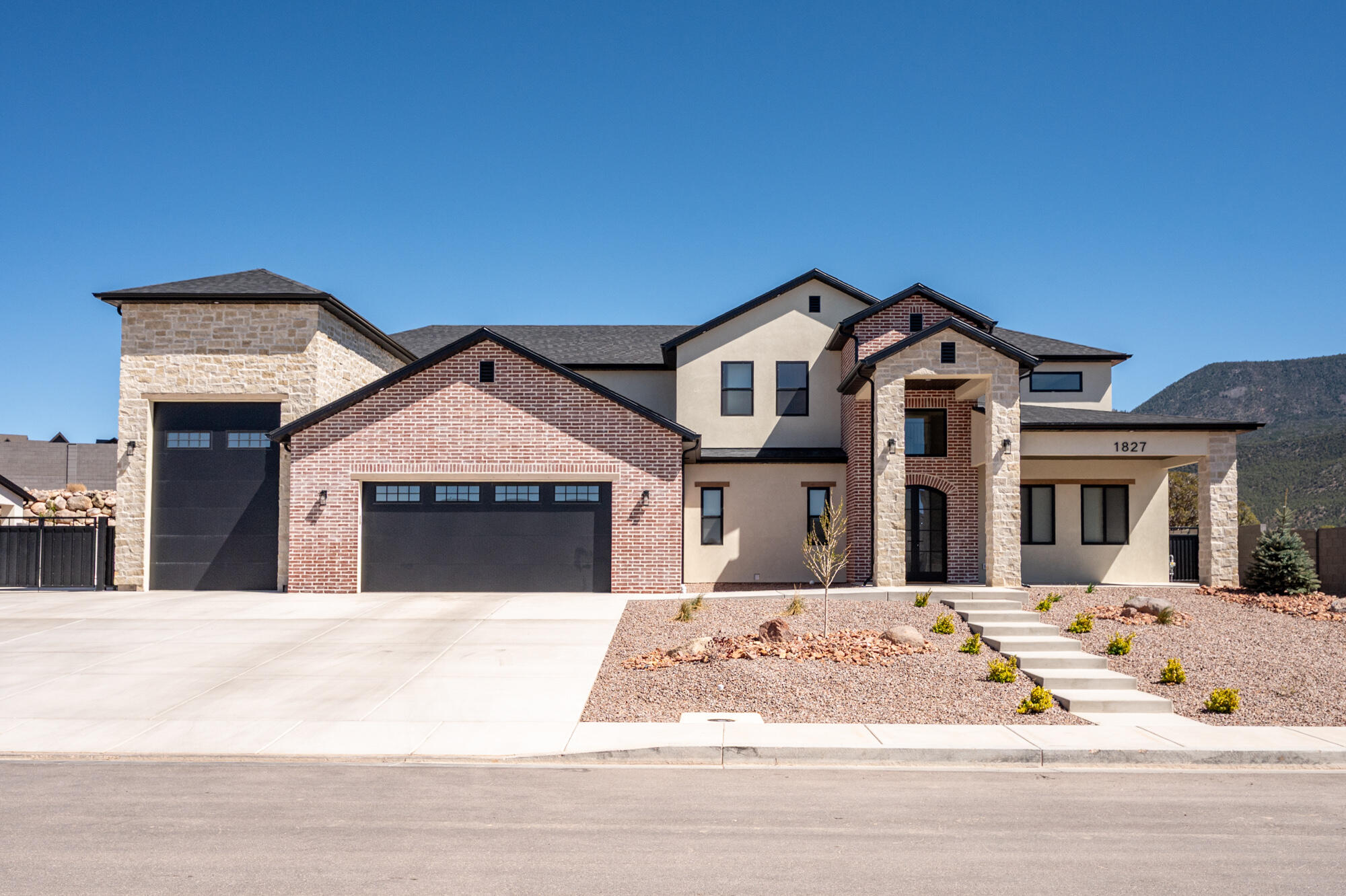 SADDLE BACK RIDGE - Residential