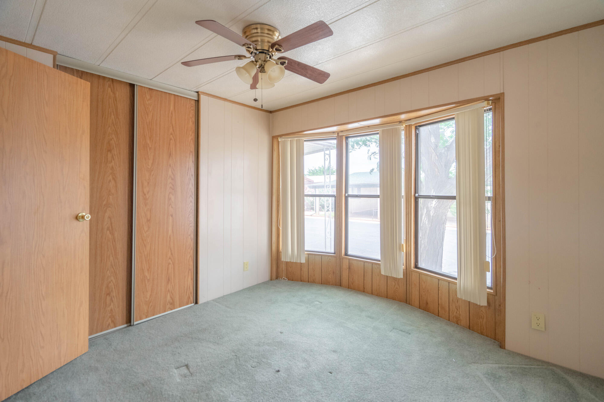 LAVA BLUFF MOBILE HOME PARK - Residential