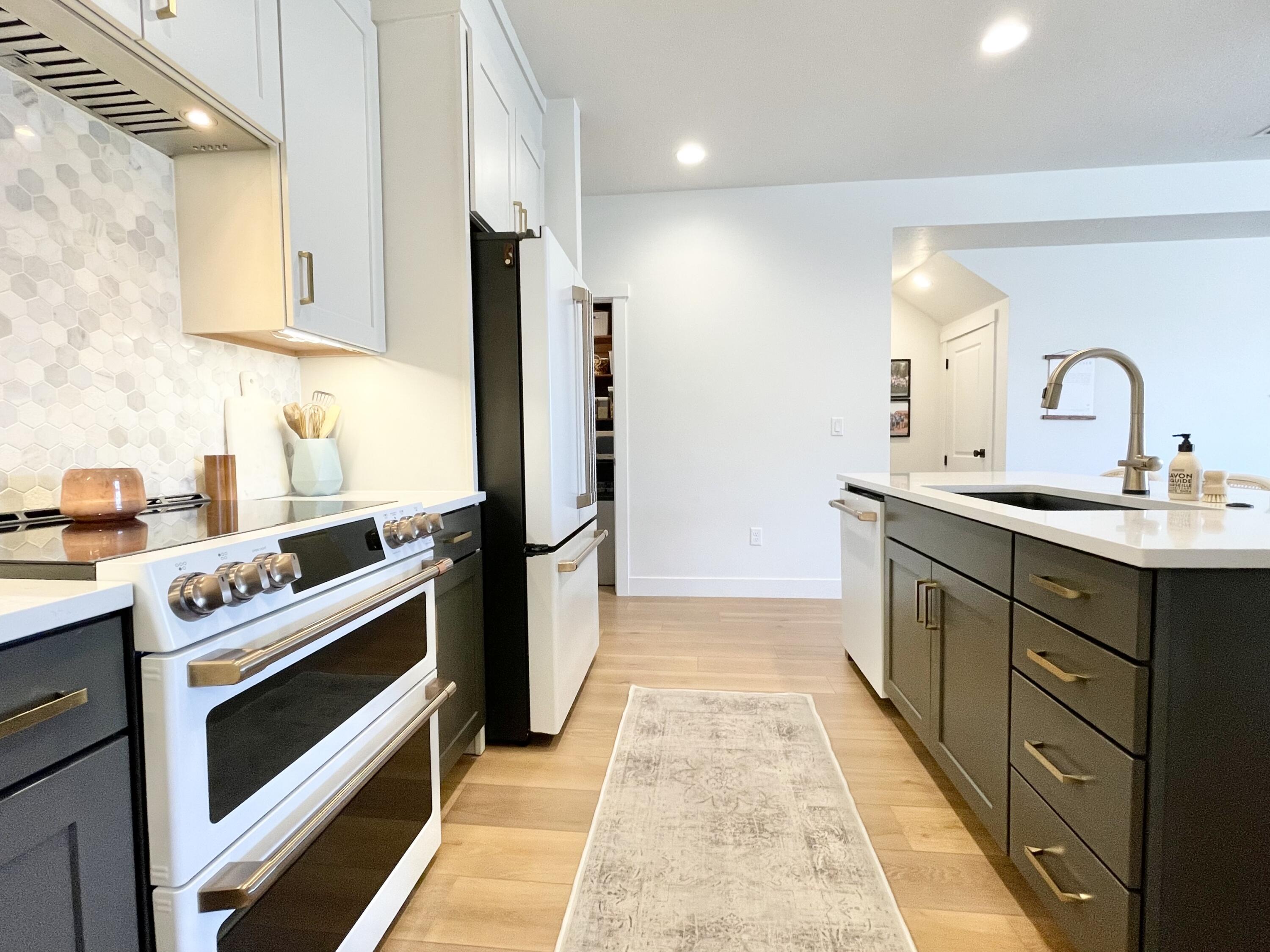 AUBURN HILLS - Residential