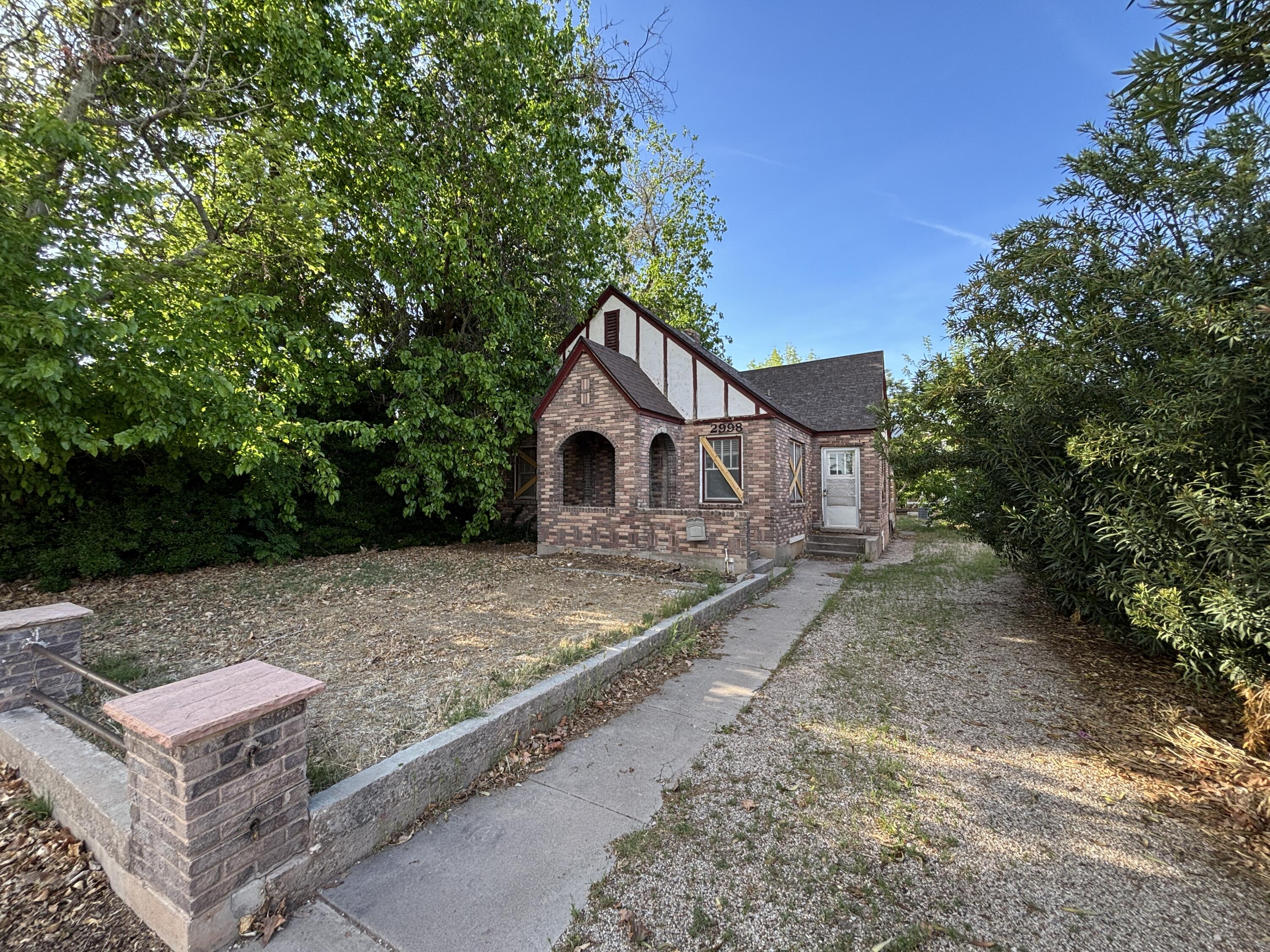Great property for a renovation loan! Make repairs after closing—no need to meet minimum property standards upfront. Finance renovations based on the future appraised value. Seller financing available!

Historic Santa Clara home. 4 bed, 2bath, needs work. Home is sold as is. Must have an appointment! NO SELLER DISCLOSURES PROVIDED. ALL INFORMATION DEEMED RELIABLE, BUYER & BUYERS AGENT TO VERIFY ALL INFORMATION.

SELLER FINANCING AVAILABLE.