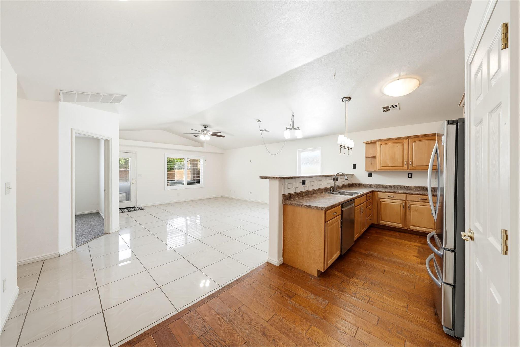 SHADOW CANYON - Residential