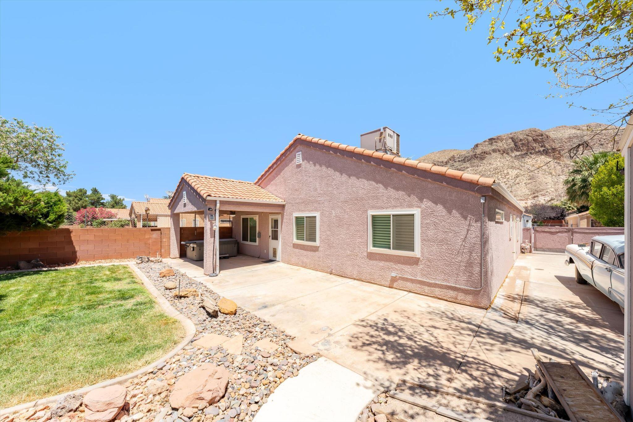 SHADOW CANYON - Residential