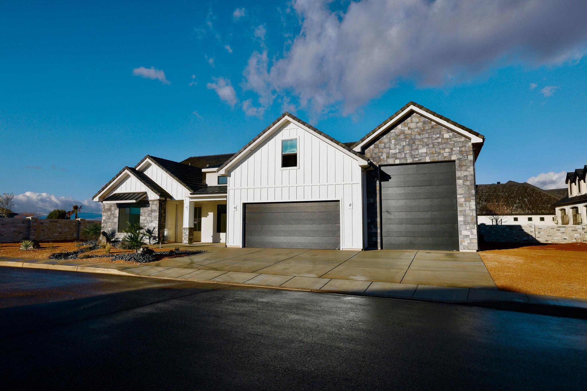 HAWKEYE POINTE SUB - Residential