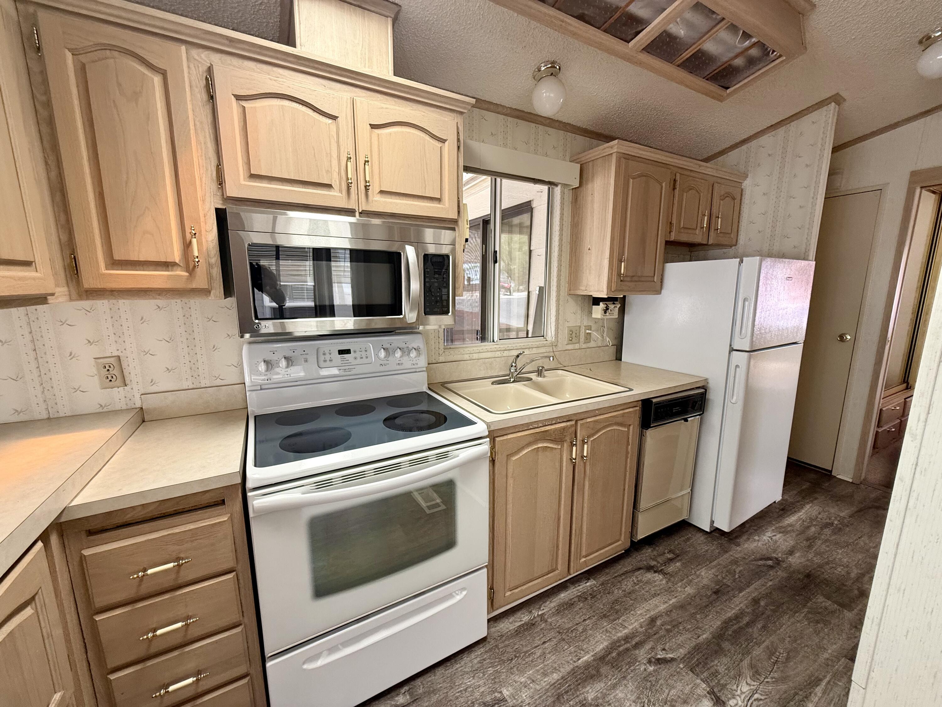 TWIN LAKES RV PARK - Residential
