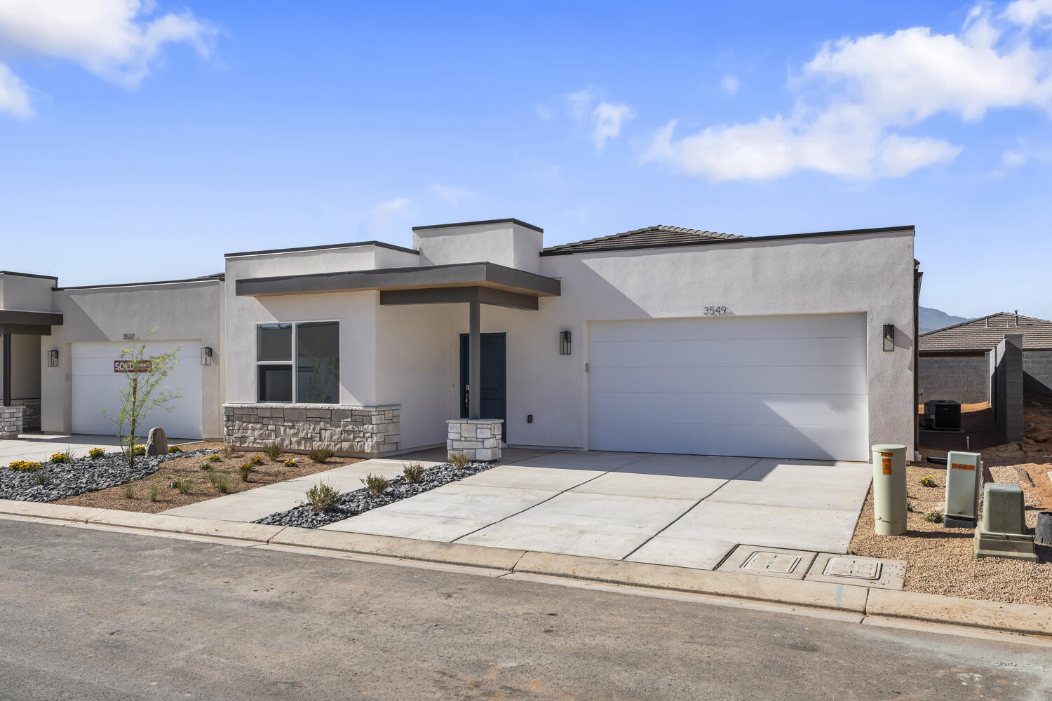 VIEWS and single level living in this fan favorite Blackrock floor plan featured in the desirable community of Long Valley. You will enjoy an open floorplan that boasts a kitchen with generous pantry, a large kitchen island with breakfast bar, quartz countertops, stainless appliances with gas cooking, and laminate flooring throughout the main level. Enjoy our community pools, hot tub, pickleball courts, 18 hole putting course and more! Ask me about our generous home warranty and smart home package! ** Special Interest Rates are Available when you use DHI Mortgage in addition to receiving $6,000 toward closing costs.