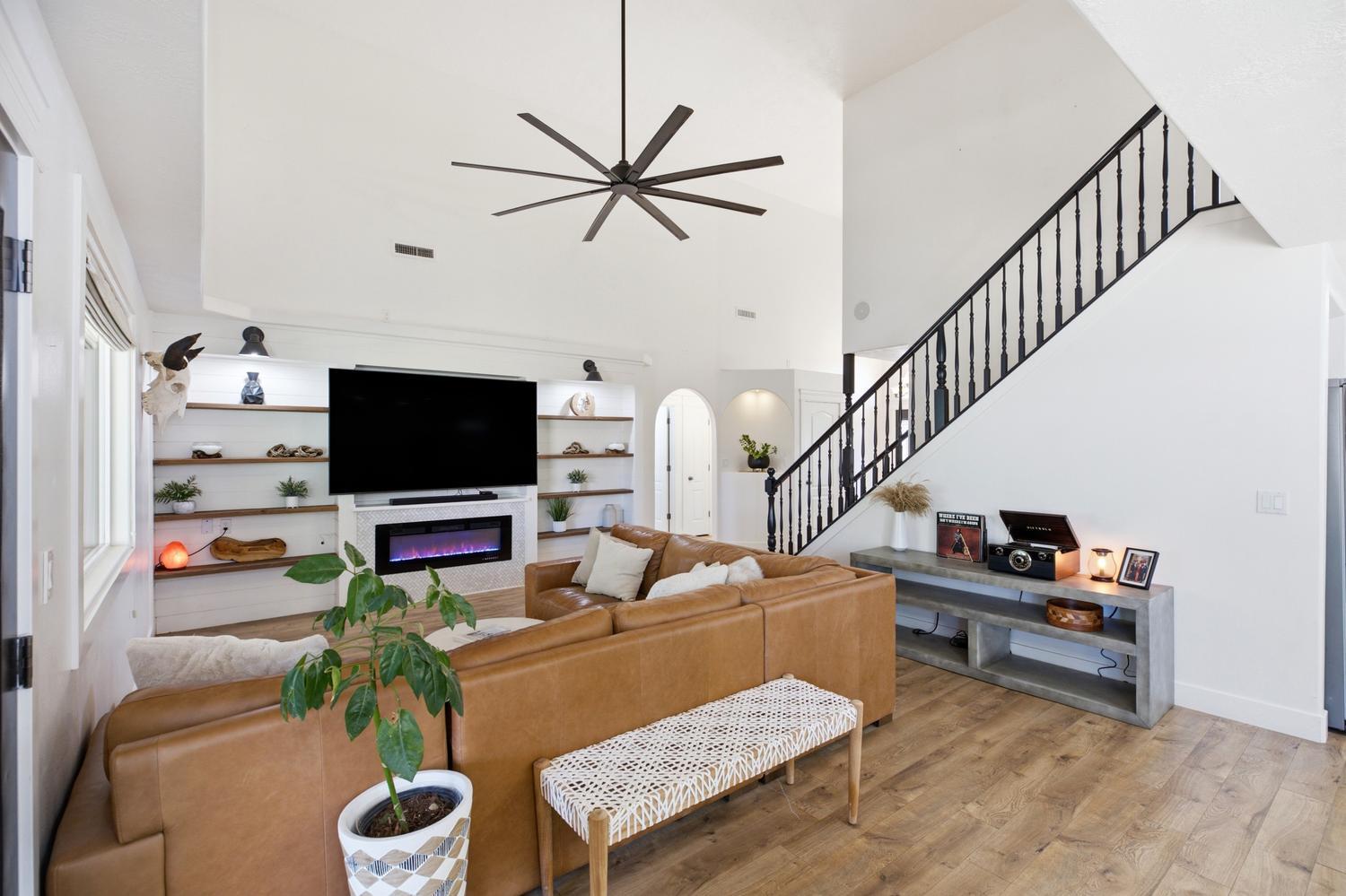 INDIAN SPRINGS - Residential