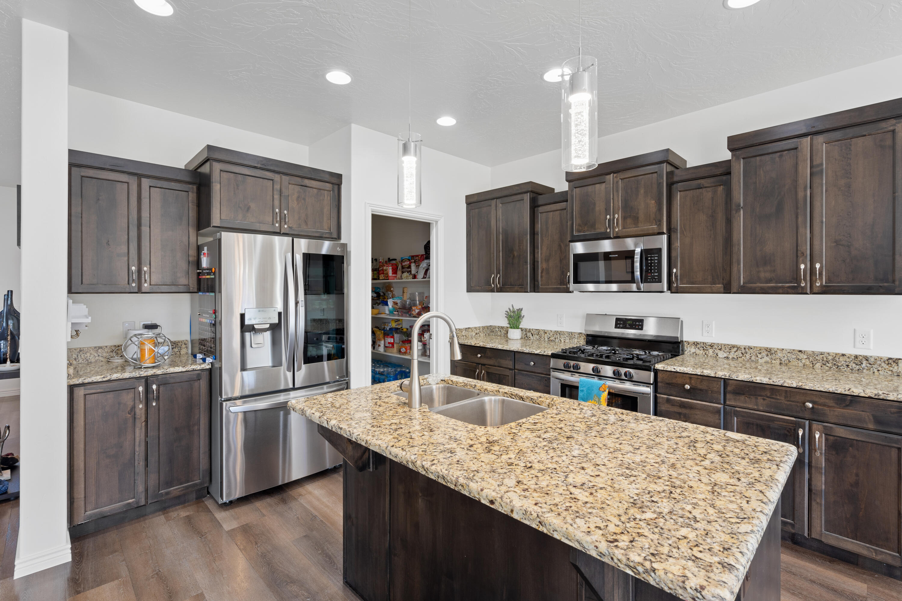 SAGE CANYON - Residential