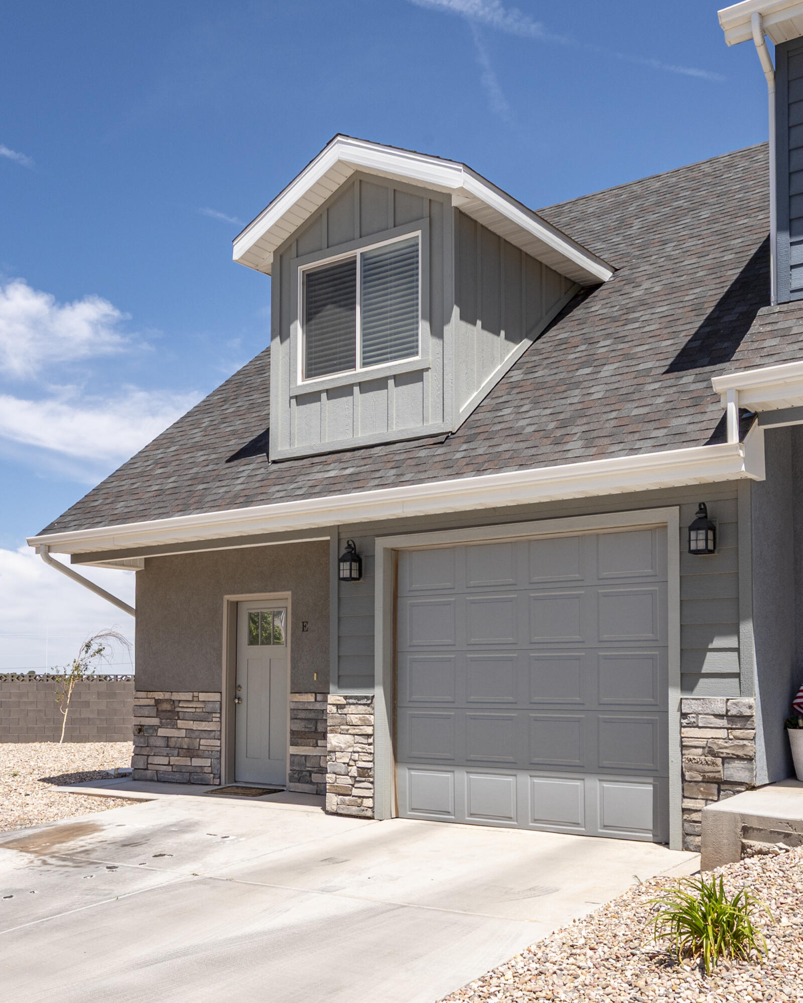 Perfect END UNIT! On the main level you'll find an open spacious living room, kitchen, dining area, laundry and a half bath. Upstairs you have a generous primary bedroom, with ensuite bathroom and walk in closet; and guest bedroom with ensuite bathroom. Relax and BBQ outside on your fenced in patio. This well kept townhome is in a desirable location, close to town, stores, schools and hiking trails. Great starter home or investment opportunity.