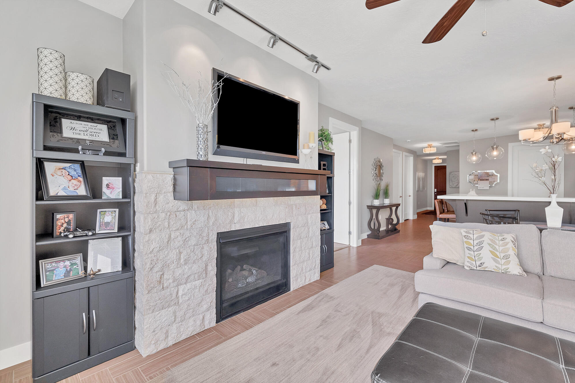PELICAN HILLS CONDOMINIUMS - Residential