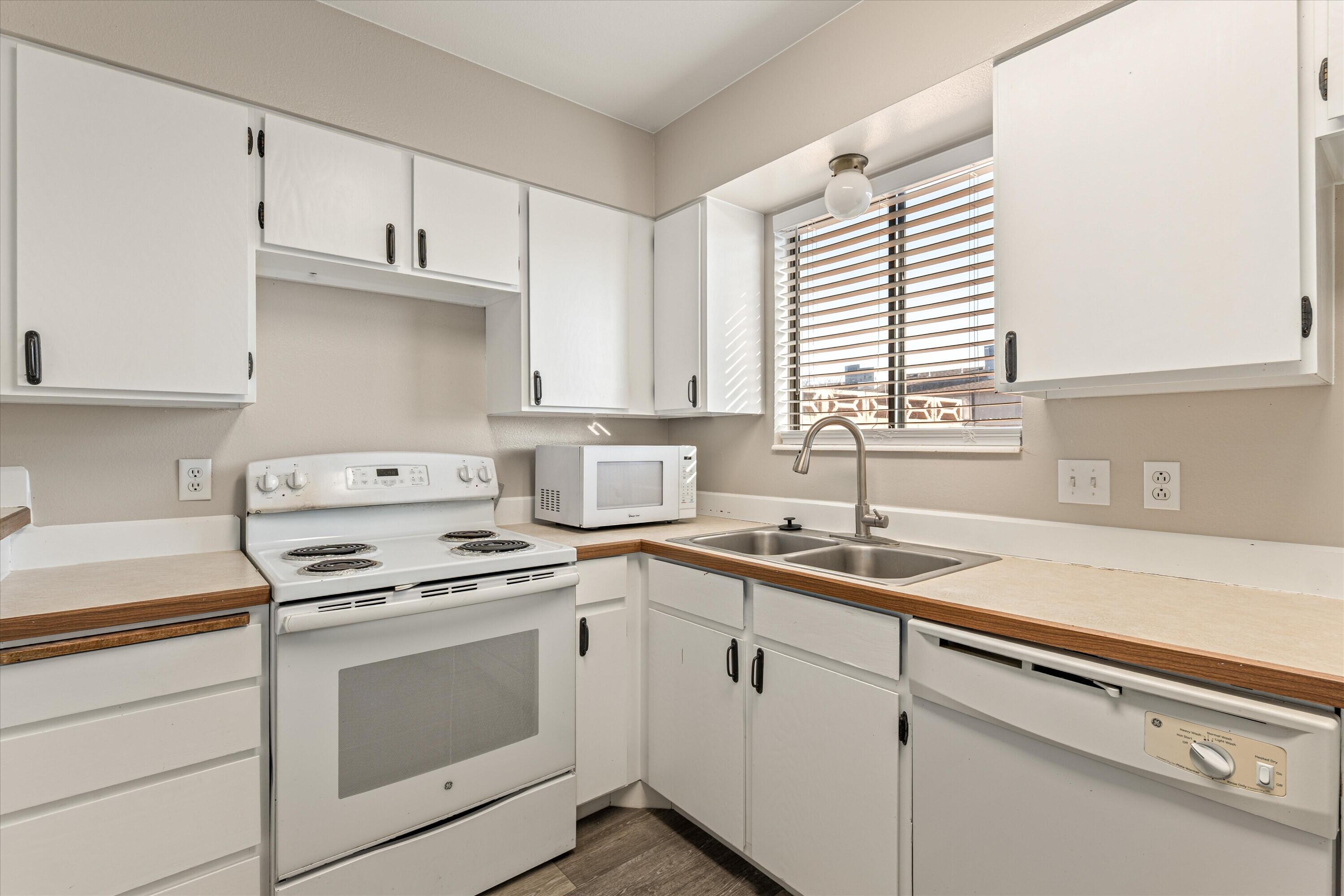 COLOR VIEW TOWNHOMES - Residential