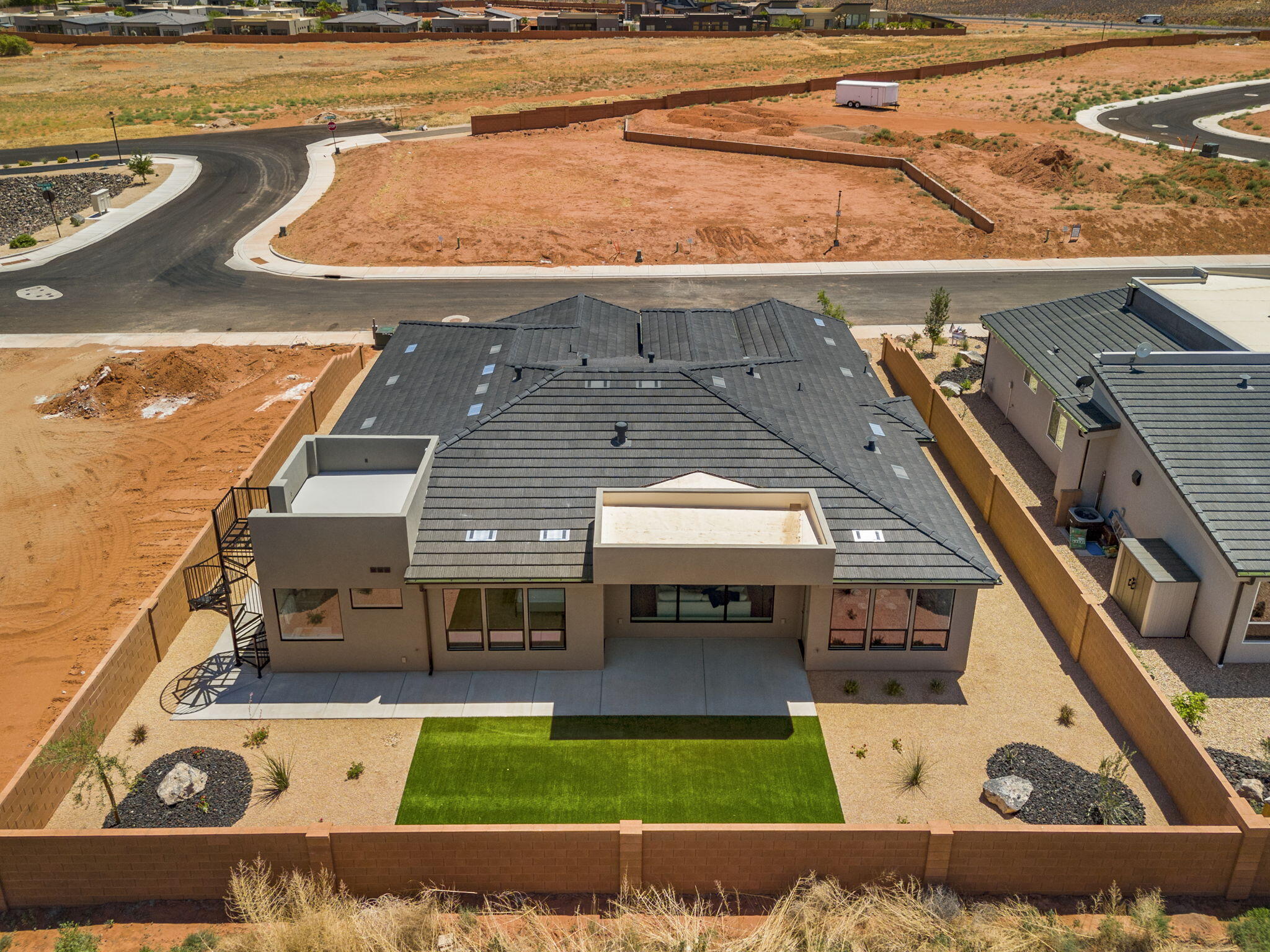 BLACK STONE - Residential