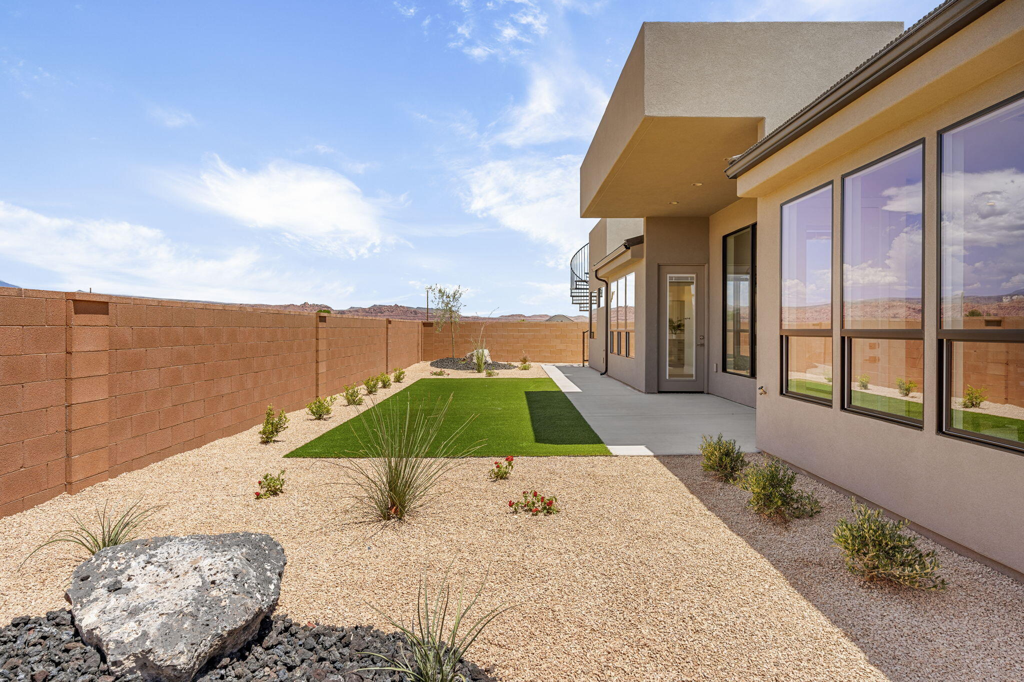 BLACK STONE - Residential