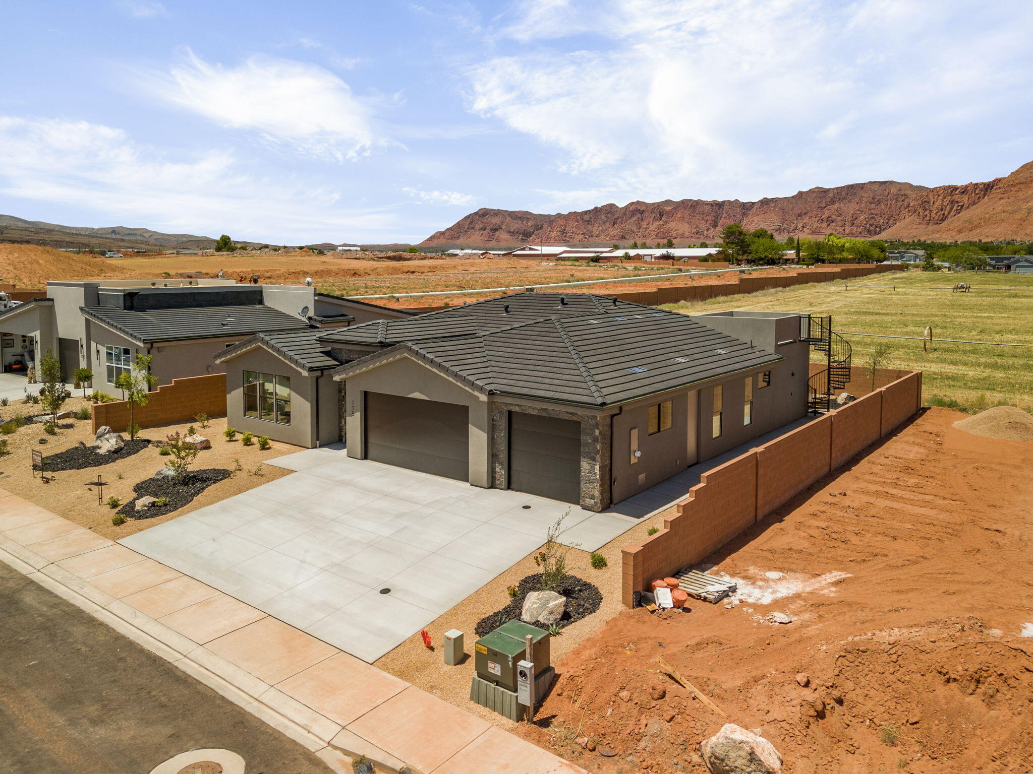 BLACK STONE - Residential