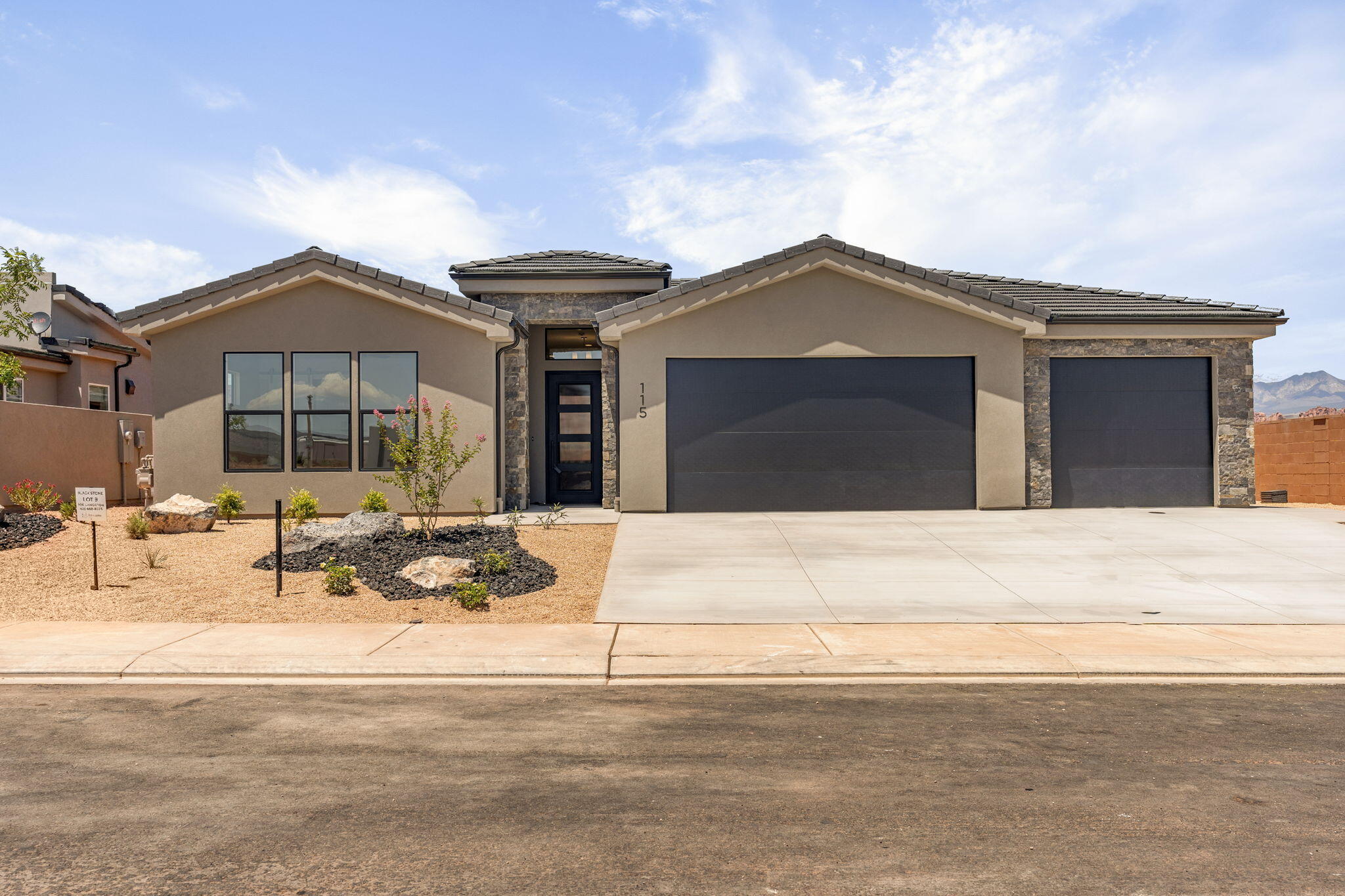 BLACK STONE - Residential