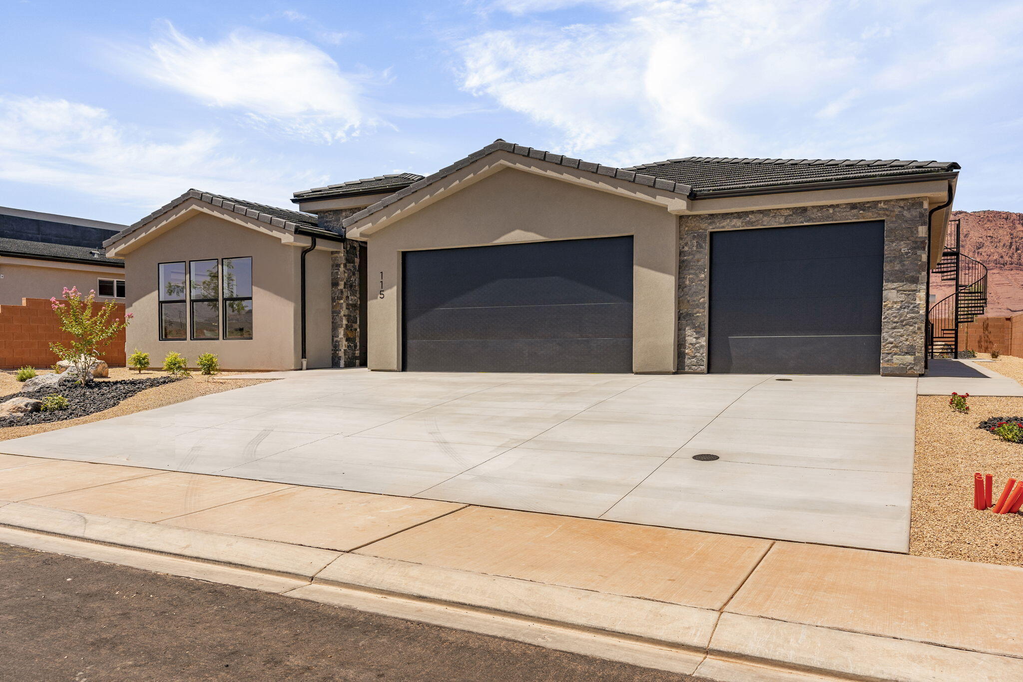 BLACK STONE - Residential