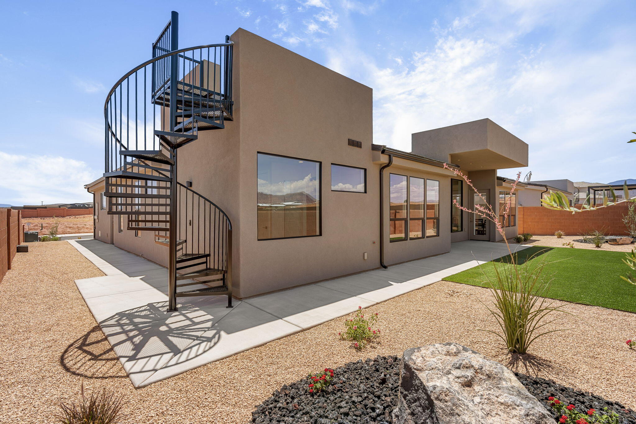 BLACK STONE - Residential