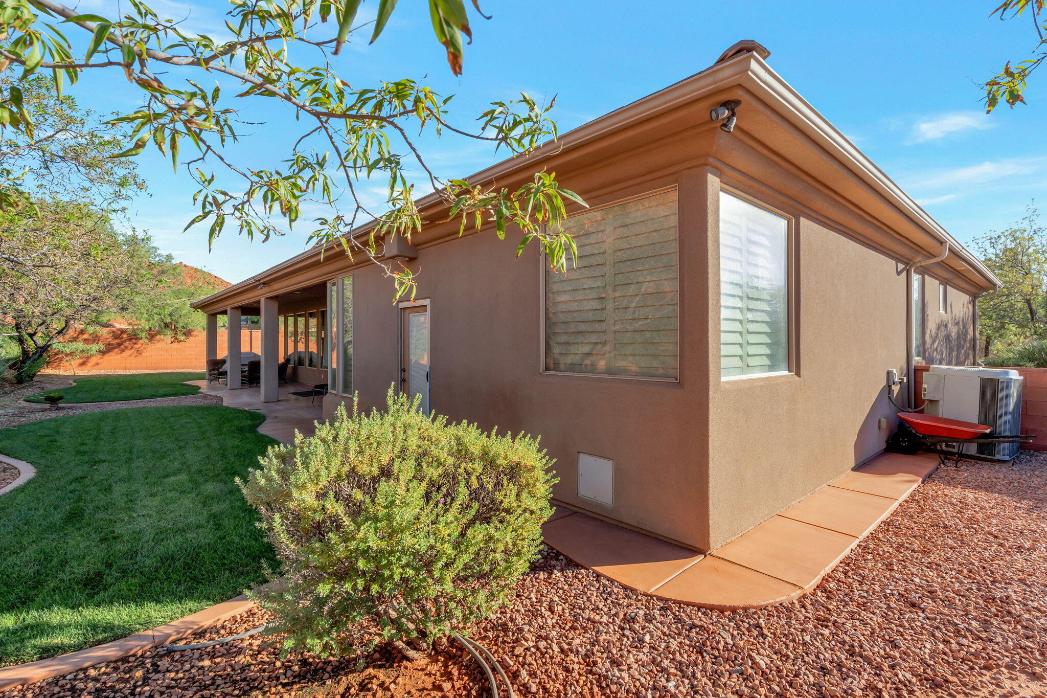 PARADISE CANYON - Residential