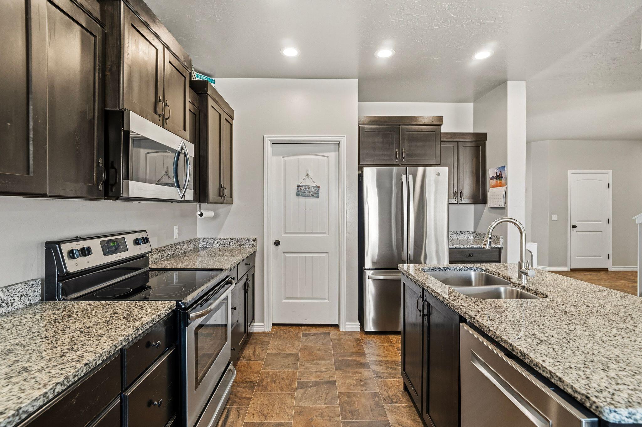 HAWTHORN ESTATES - Residential