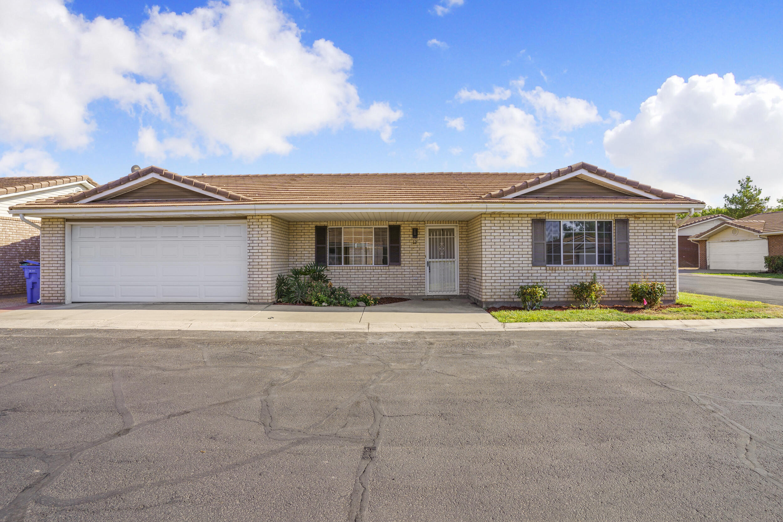 HERITAGE LANE TOWNHOMES - Residential