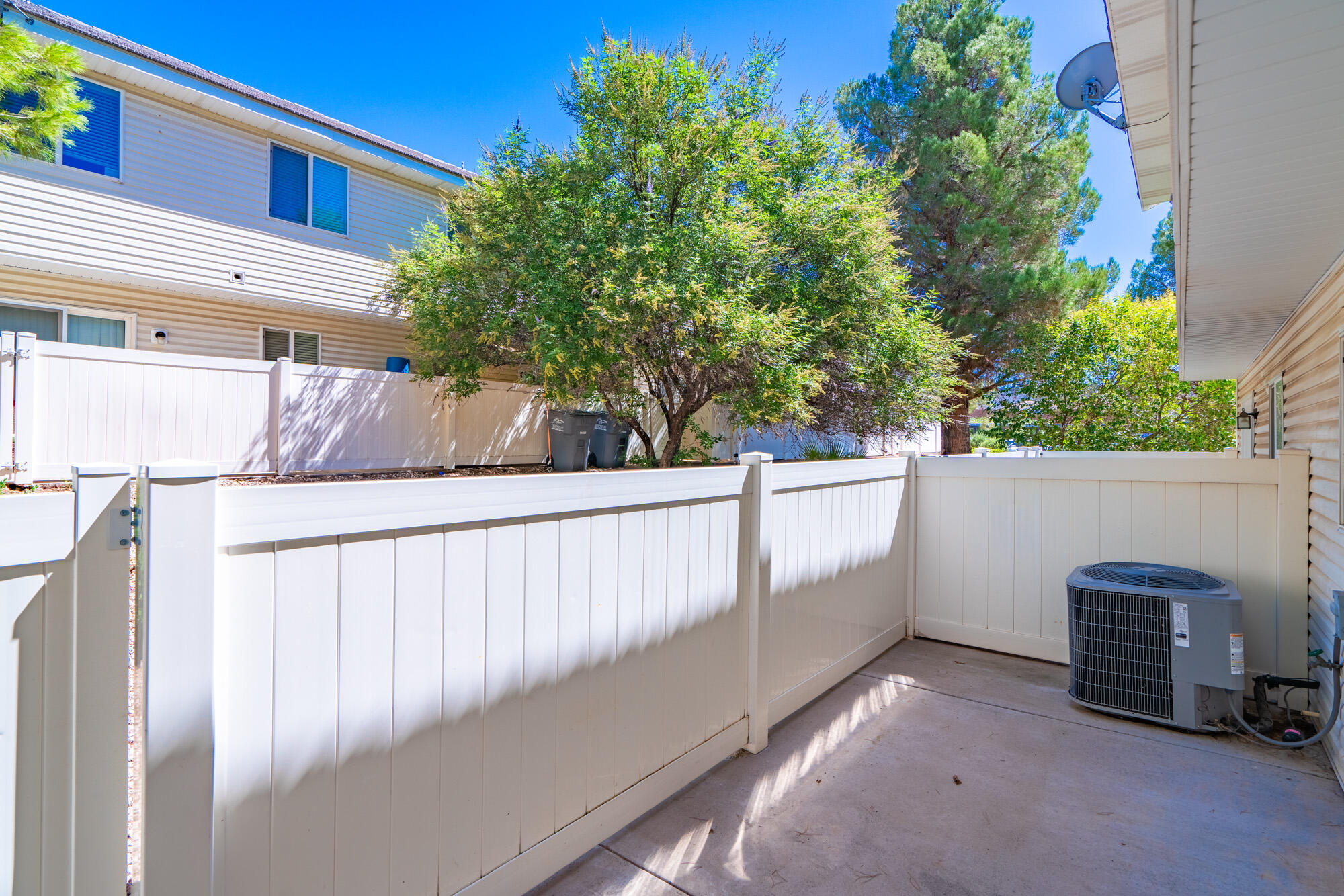 LEXINGTON HILLS TOWNHOMES - Residential