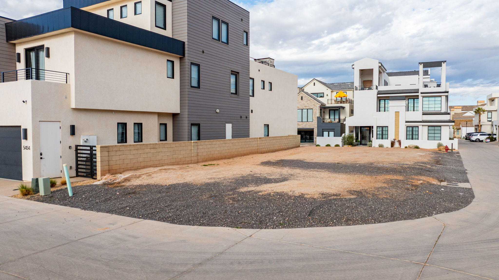 DESERT COLOR RESORT - Land