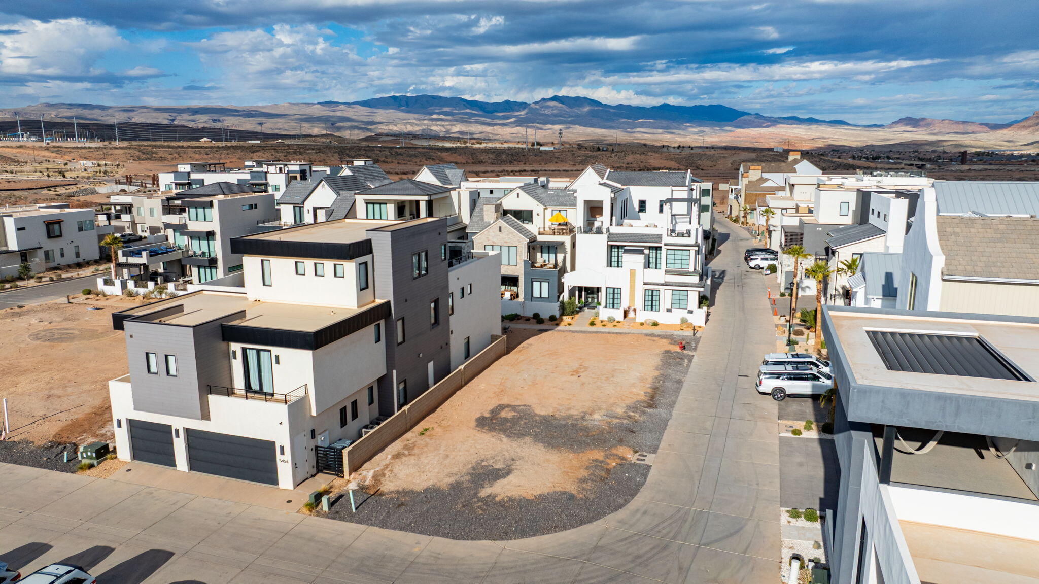 DESERT COLOR RESORT - Land