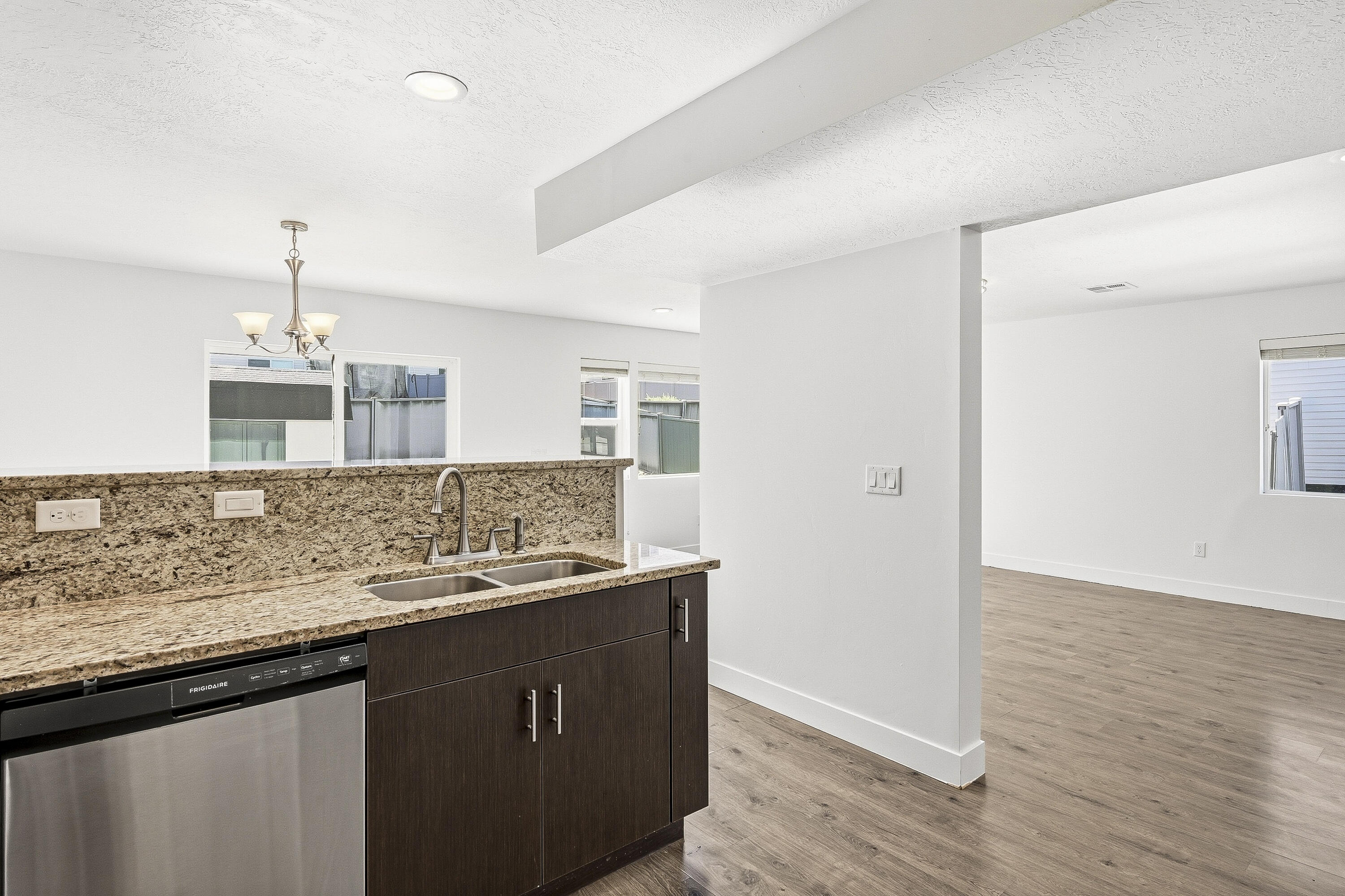 MOUNTAIN VISTA - Residential