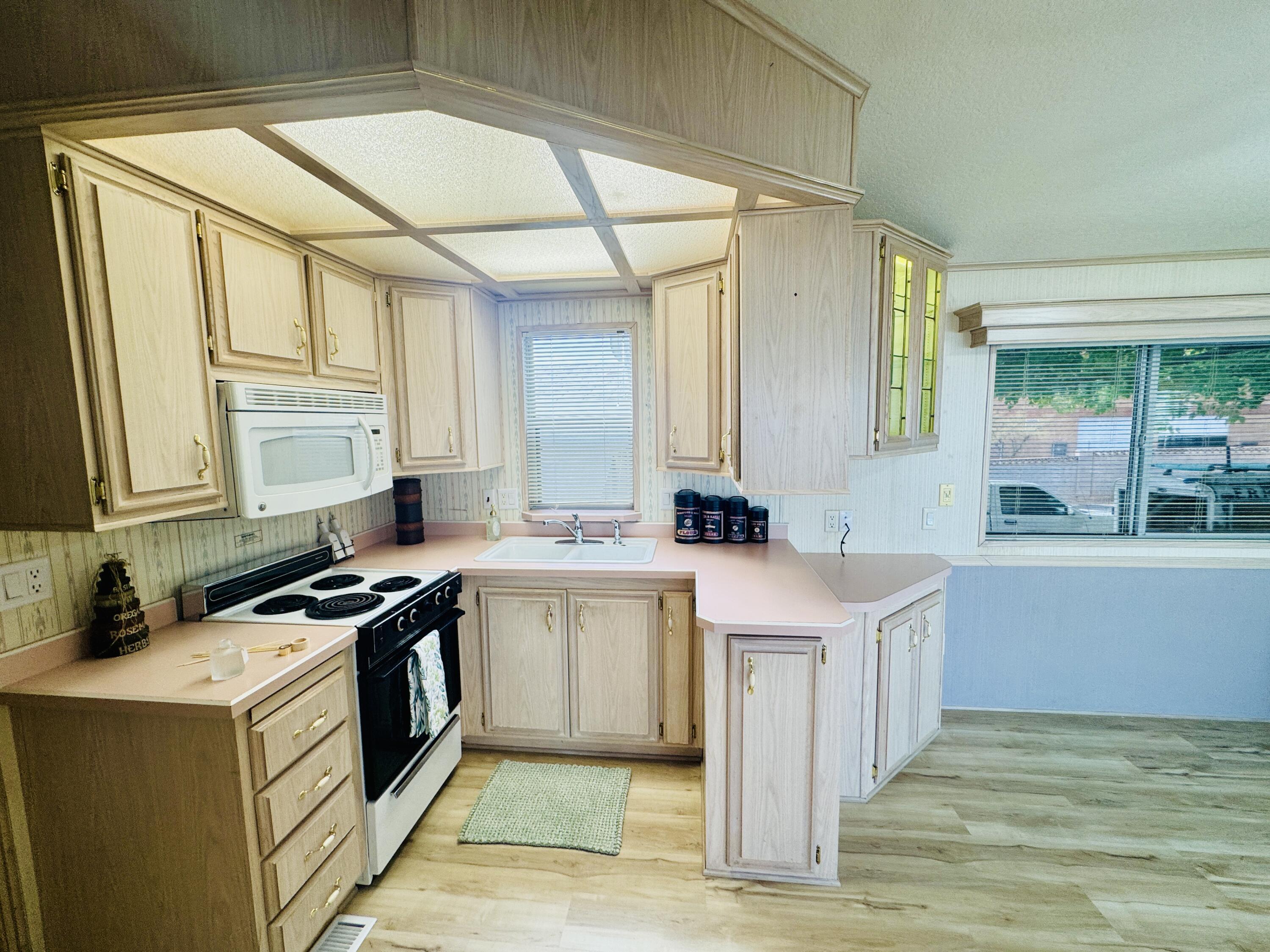 CANYON BREEZE RV RESORT - Residential