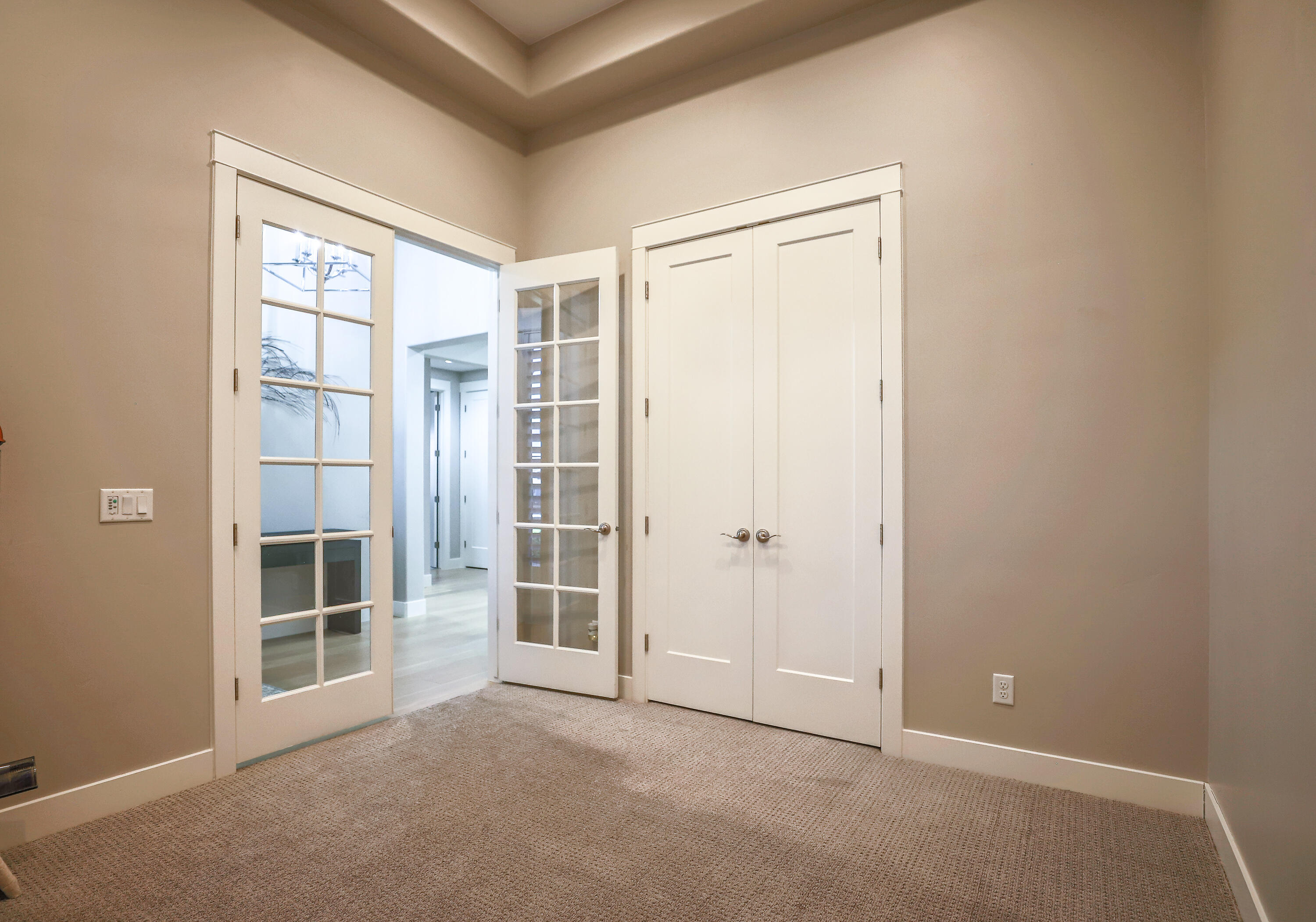 BRIDLE GATE ESTATES - Residential