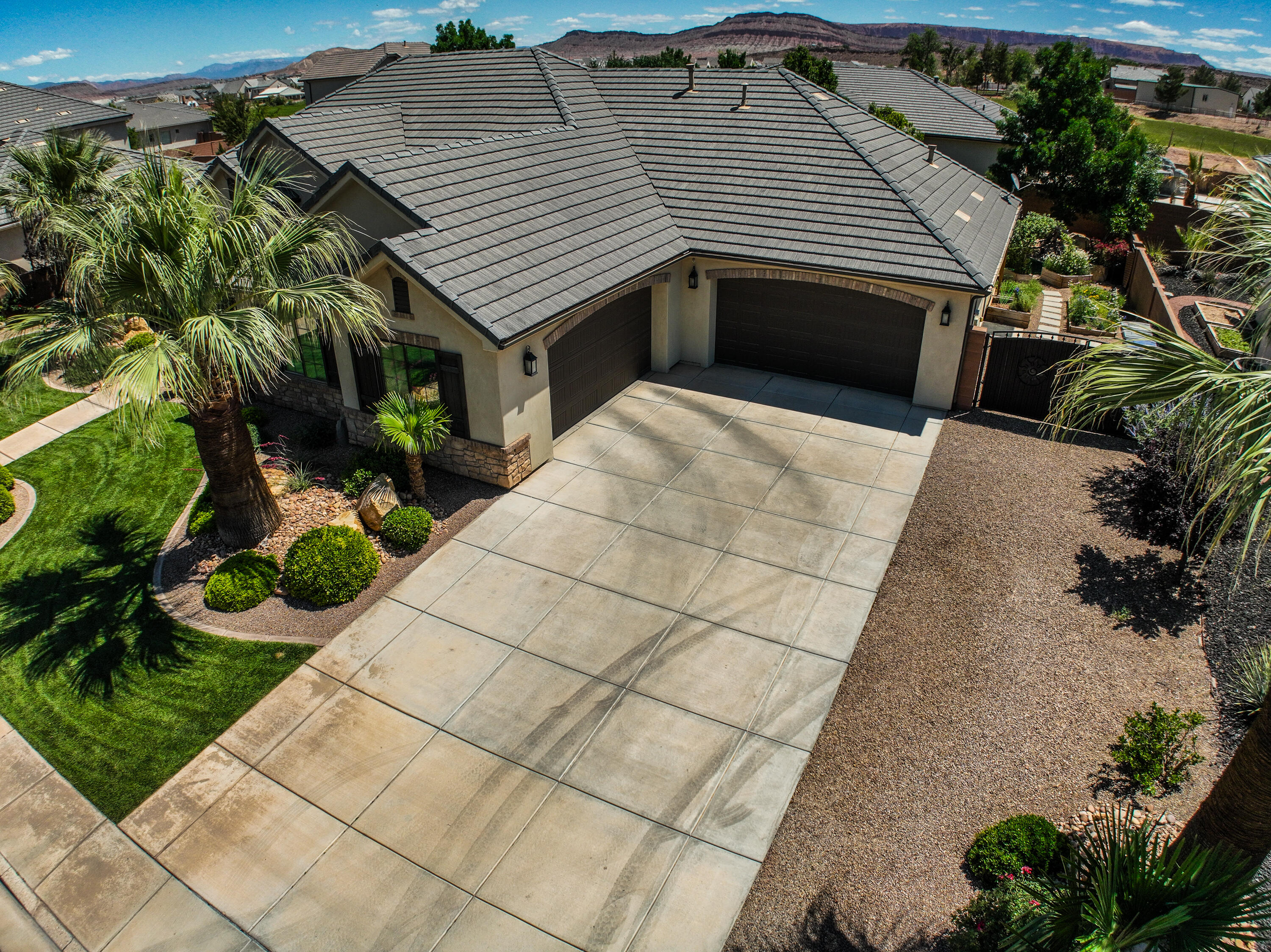 BRIDLE GATE ESTATES - Residential