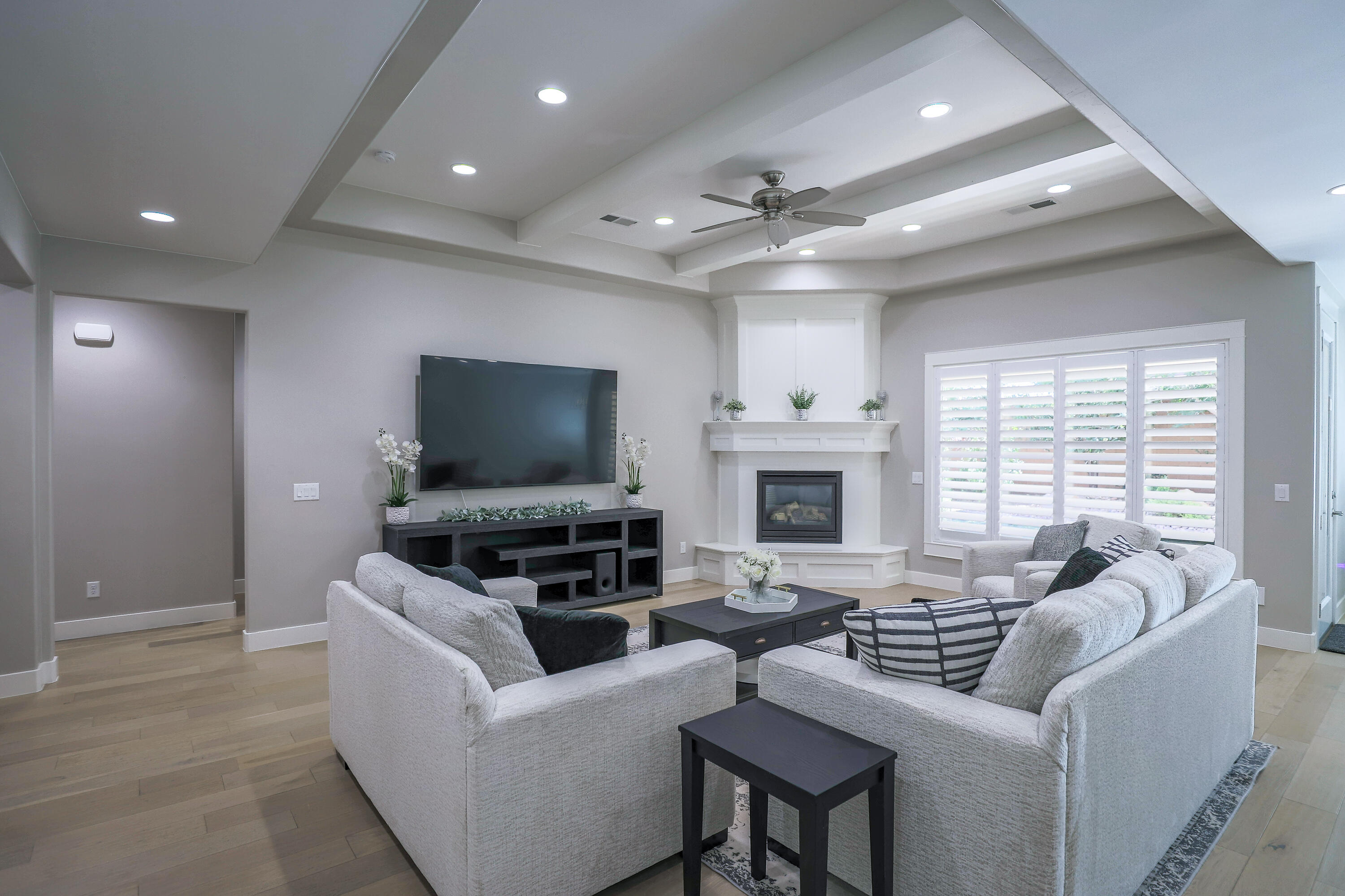 BRIDLE GATE ESTATES - Residential