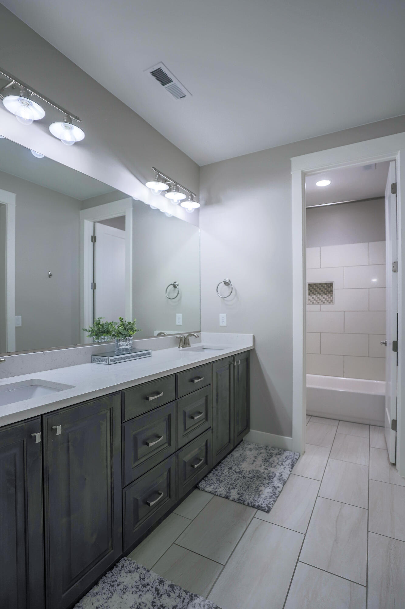 BRIDLE GATE ESTATES - Residential