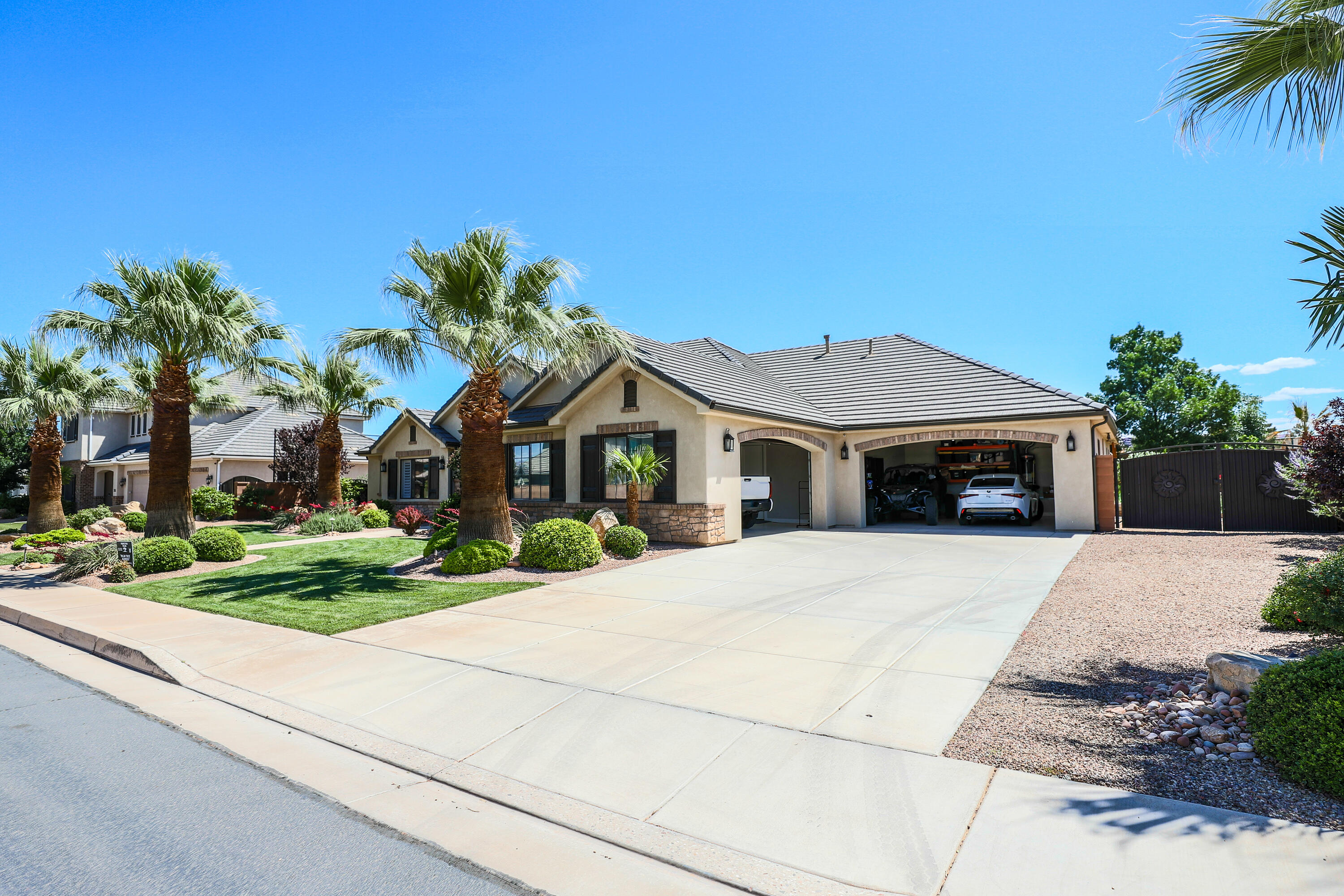 BRIDLE GATE ESTATES - Residential