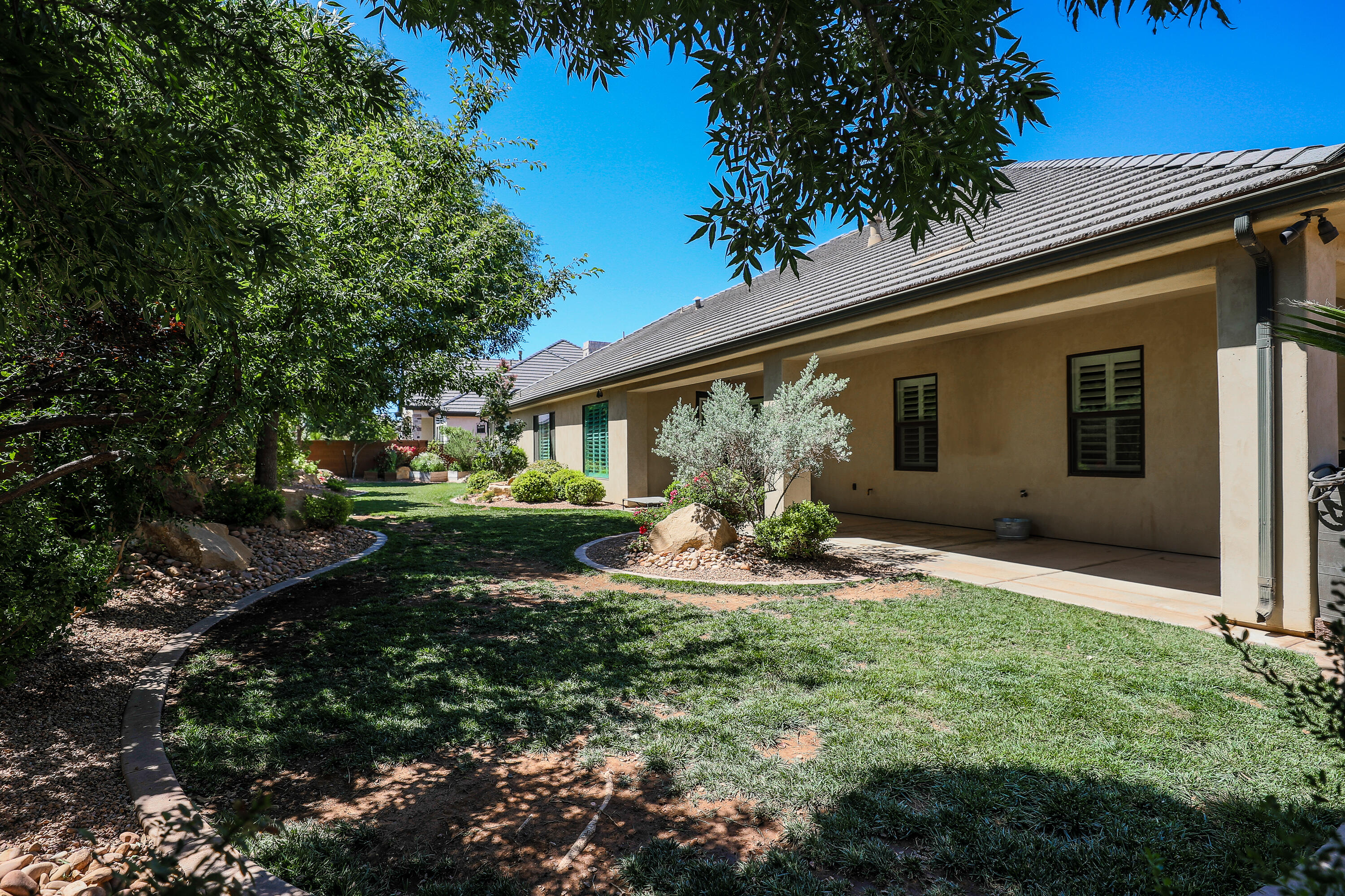 BRIDLE GATE ESTATES - Residential