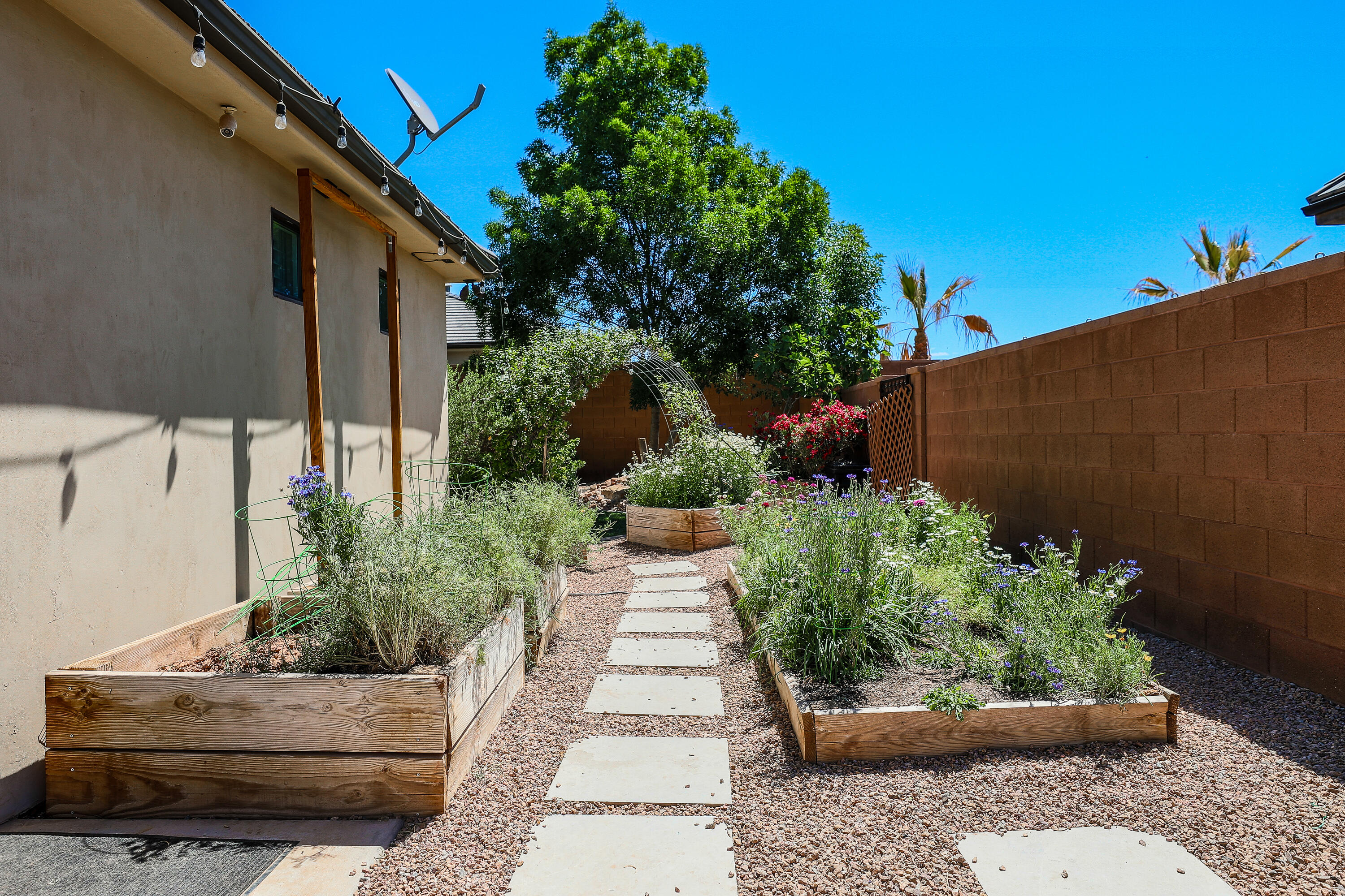 BRIDLE GATE ESTATES - Residential