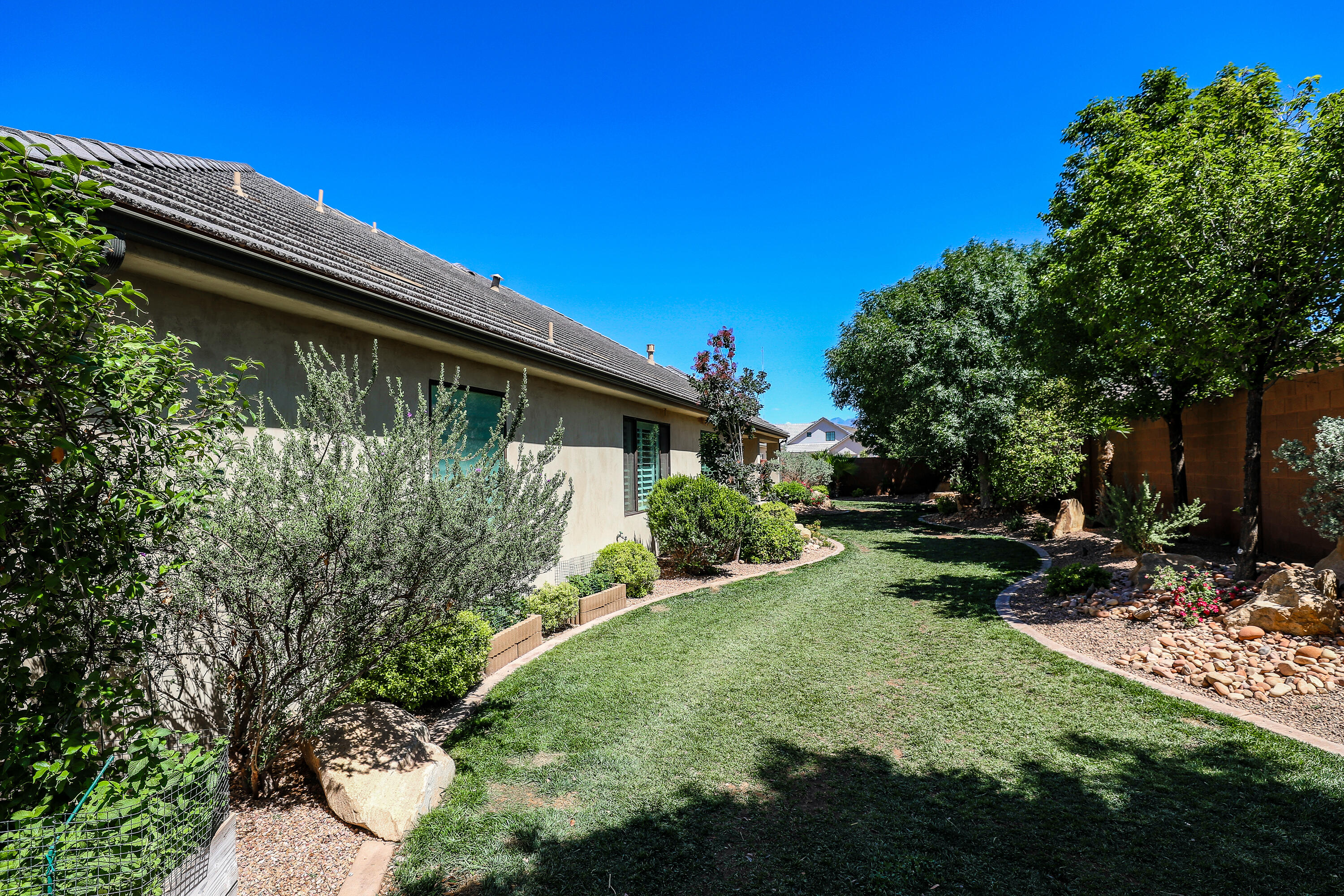 BRIDLE GATE ESTATES - Residential