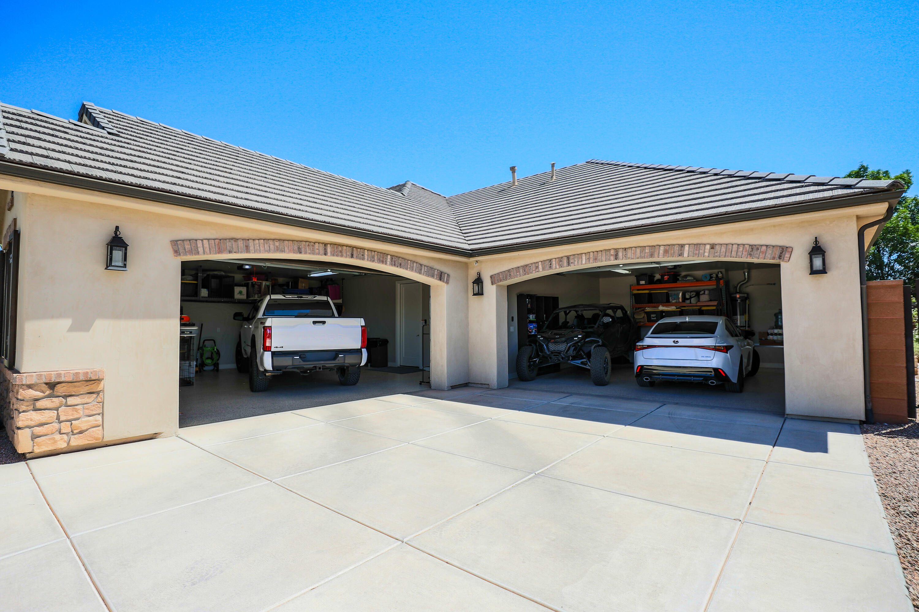 BRIDLE GATE ESTATES - Residential