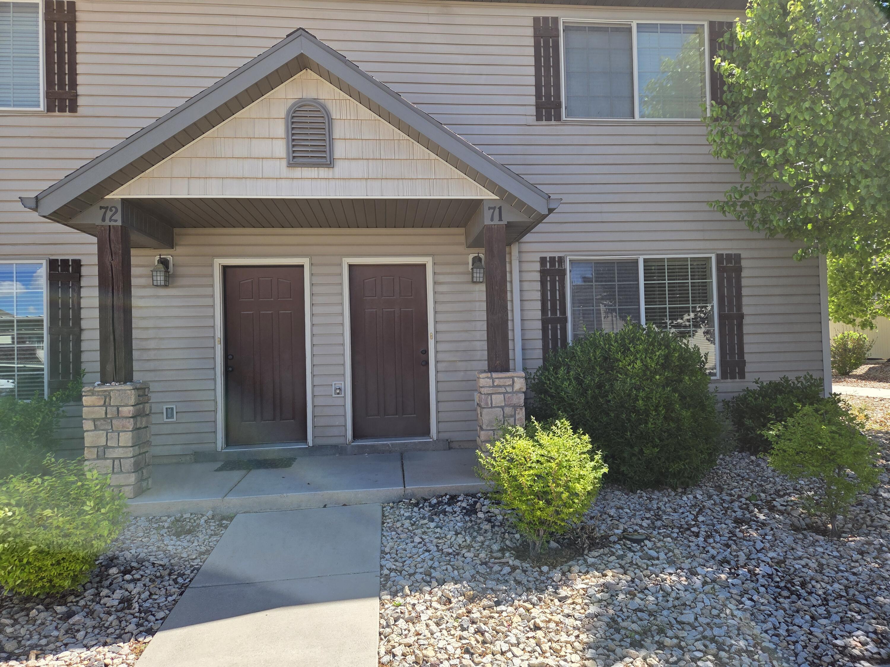 Quiet community close to nearby schools and businesses. Enclosed backyard with concrete patio. New living room carpet. Appliances are included.  3 bedrooms and 2baths upstairss with half bath on the main level  End unit.
Community park, pavillion and playground.
Popular complex with all recent listed units now sold or pending