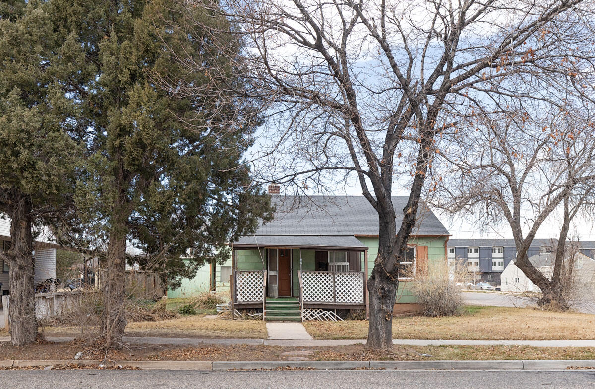 Located on the corner of 700 W & Harding St, this 4-bedroom, 2-bath single-family home sits less than one block from Southern Utah University, making it one of the most strategically positioned properties near campus. this home offers flexible living space ideal for owner-occupants, student housing, or long-term rental investment. 0.19-acre corner lot with curbs, gutters, and paved road access, the property features natural gas heating, a gas fireplace, city culinary water, sewer, electricity, and a fully fenced yard. The basement is 95% finished, maximizing usable square footage and rental potential.