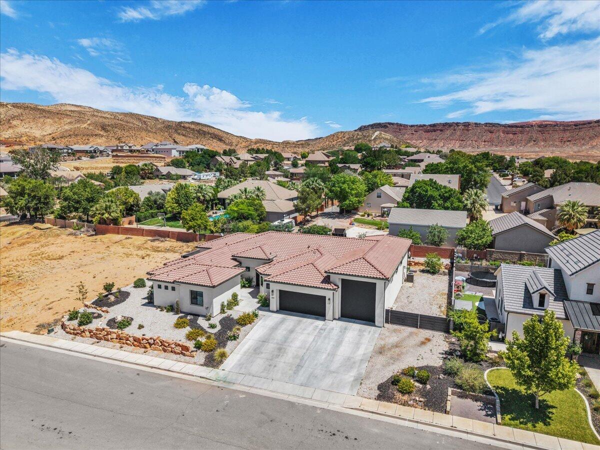 RUSTED HILLS - Residential